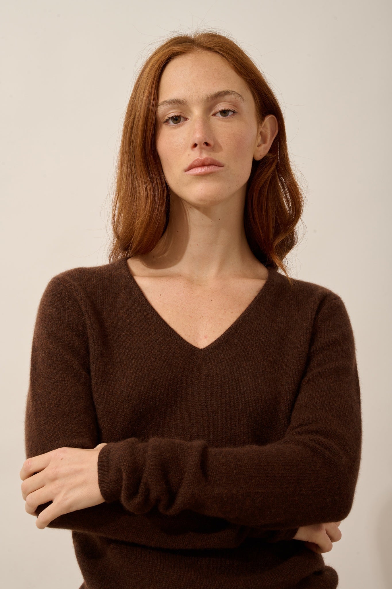 ABBY 4-ply coffee-colored V-neck sweater