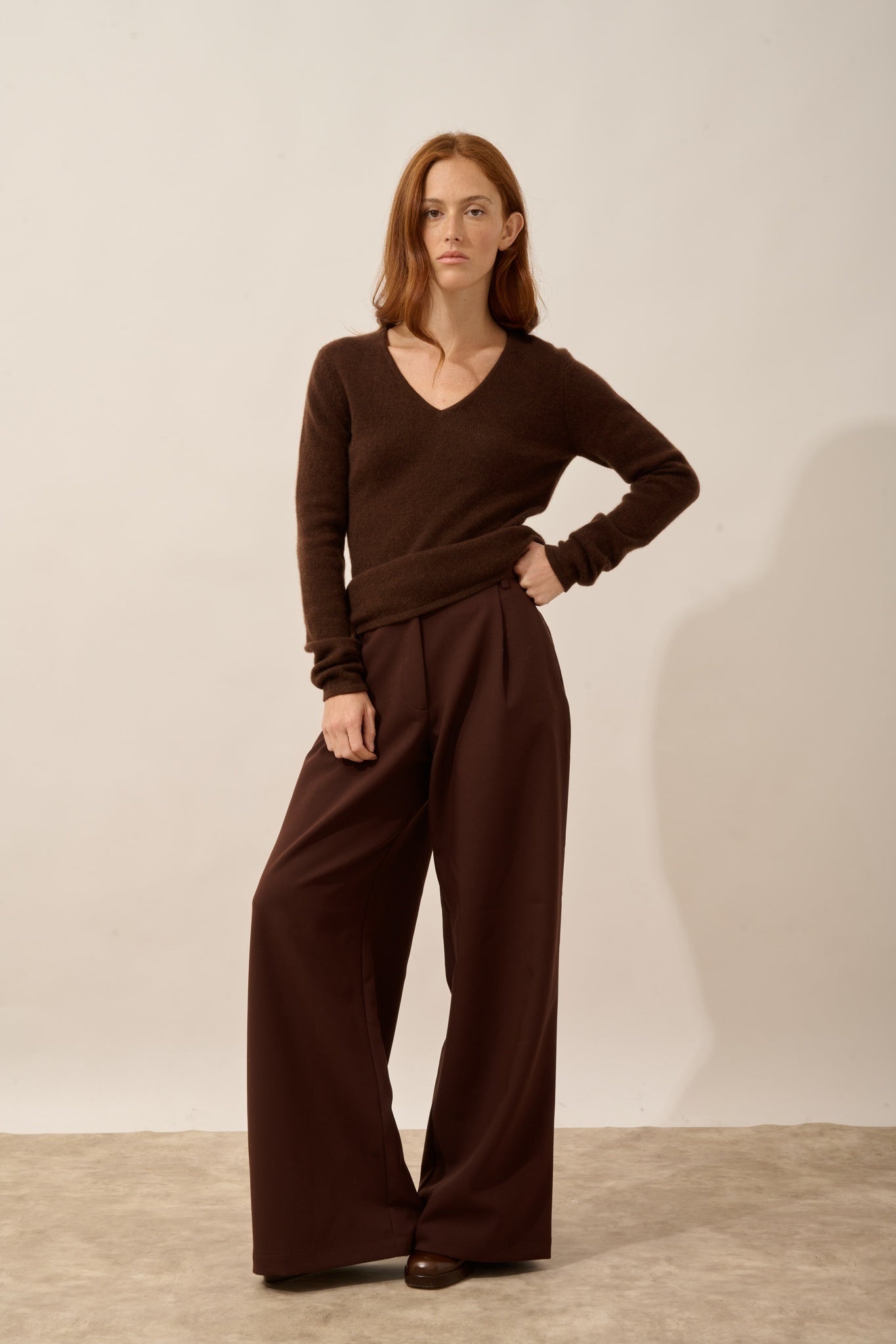 ABBY 4-ply coffee-colored V-neck sweater