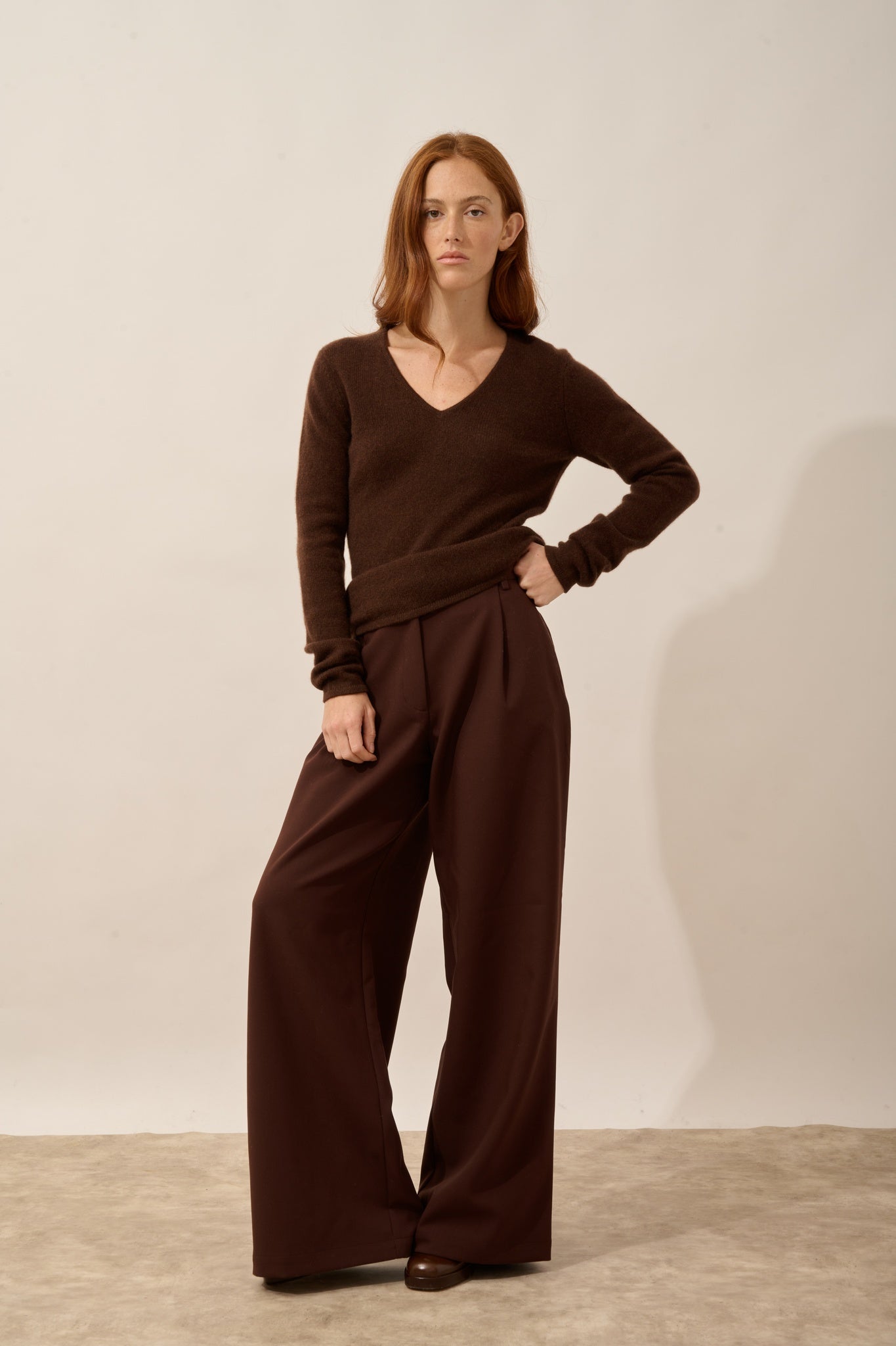 ABBY 4-ply coffee-colored V-neck sweater