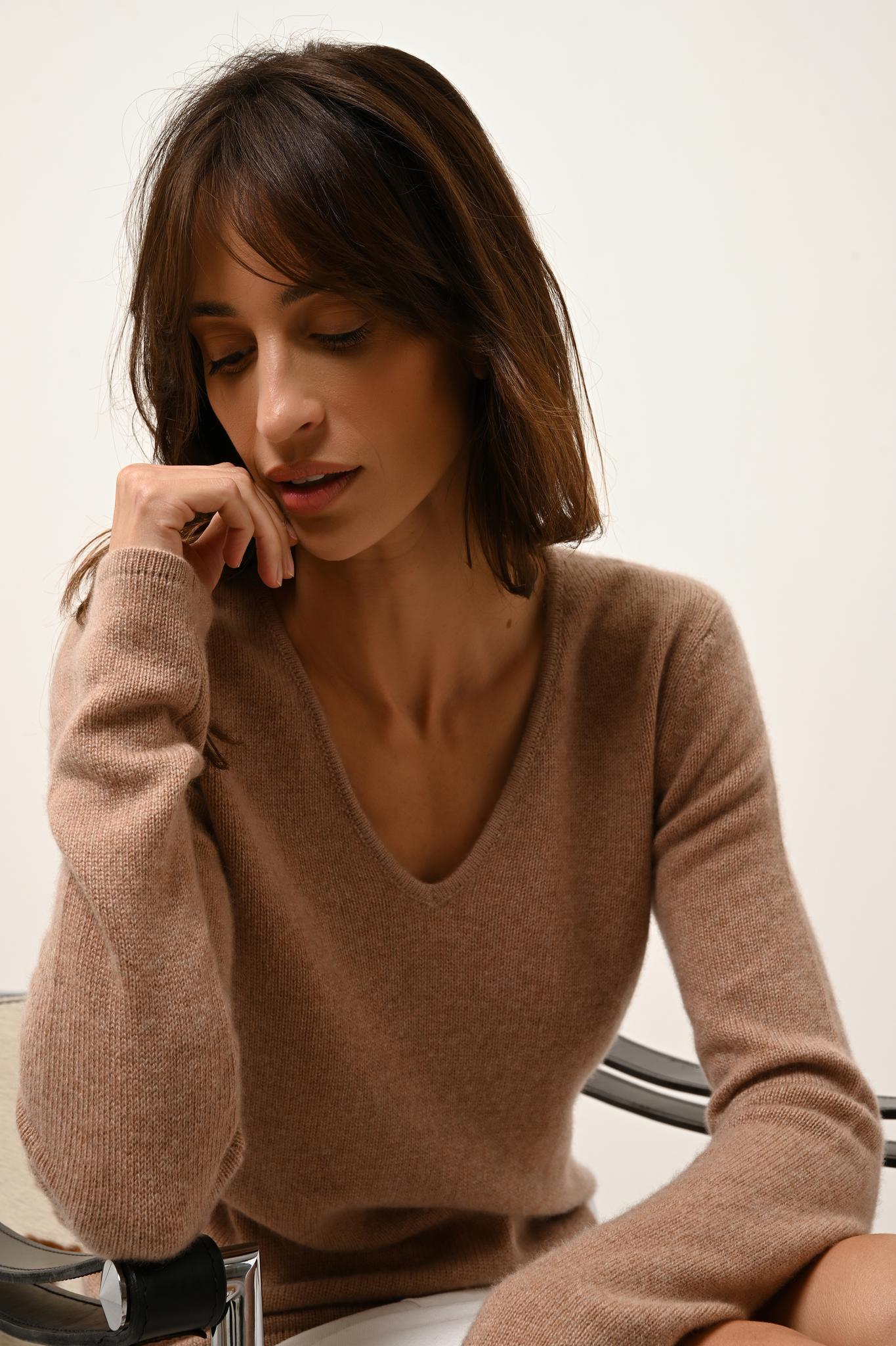 ABBY pull col v camel chiné