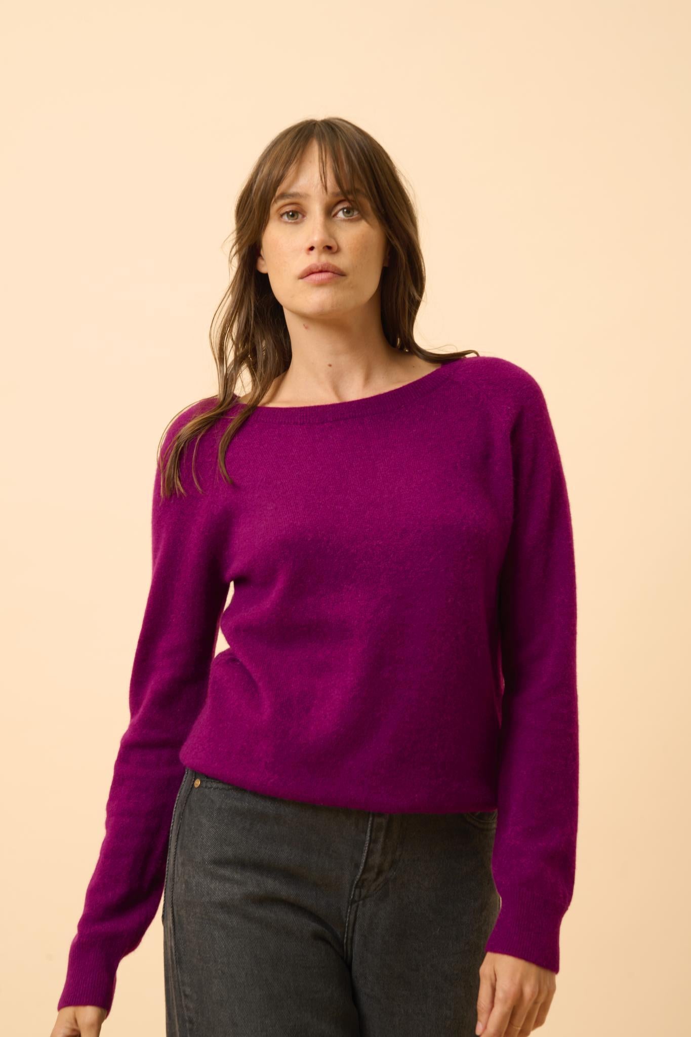 ABIGAIL boat-neck sweater plum back drop