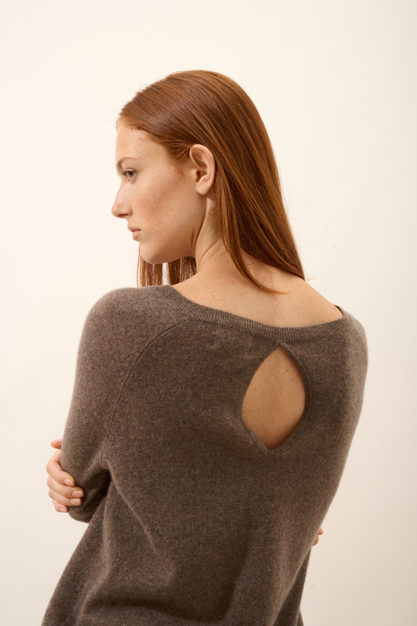 ABIGAIL boat-neck sweater drop back taupe mottled