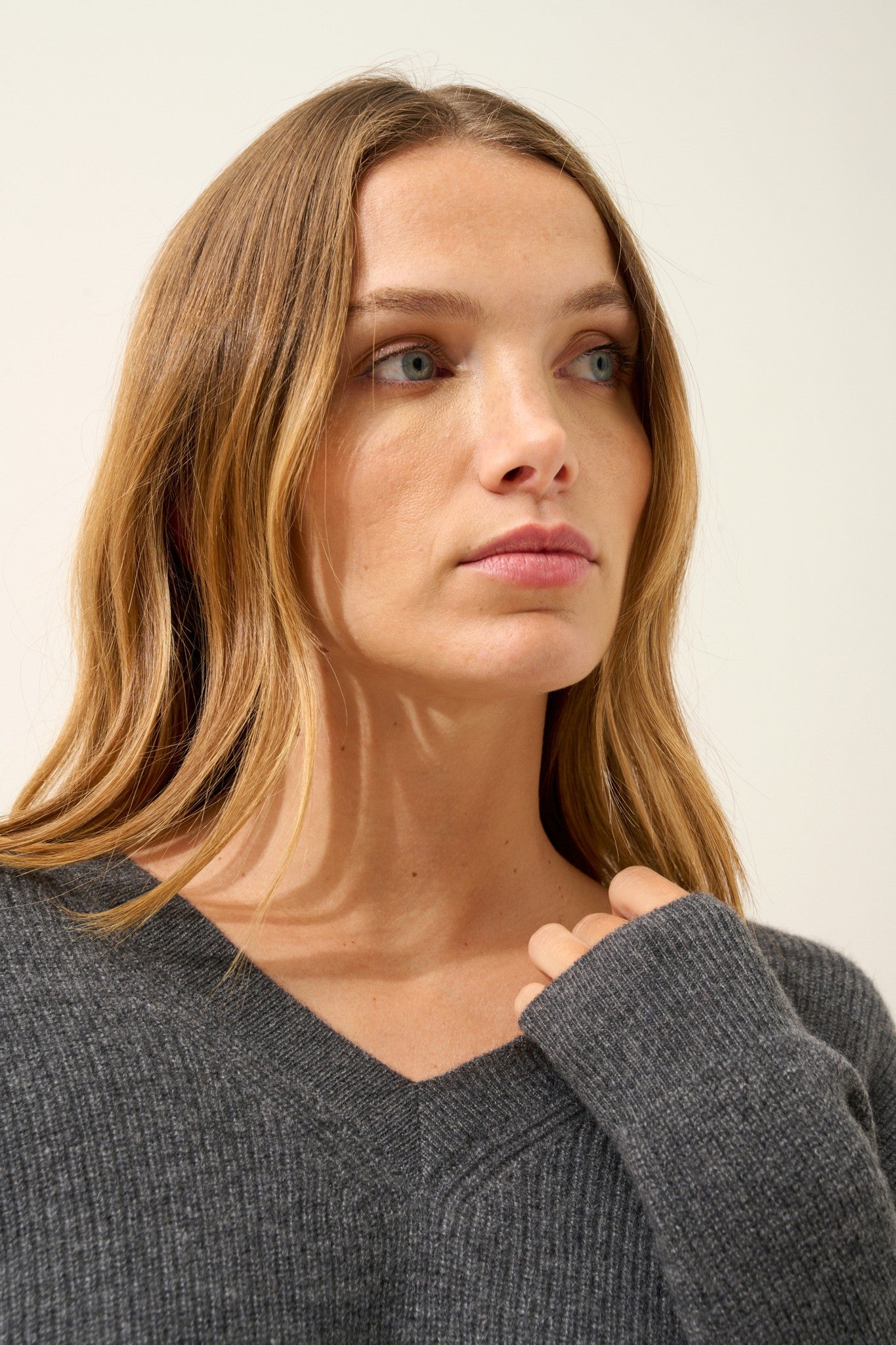 alenia pull col v anthracite chiné 100% cachemire