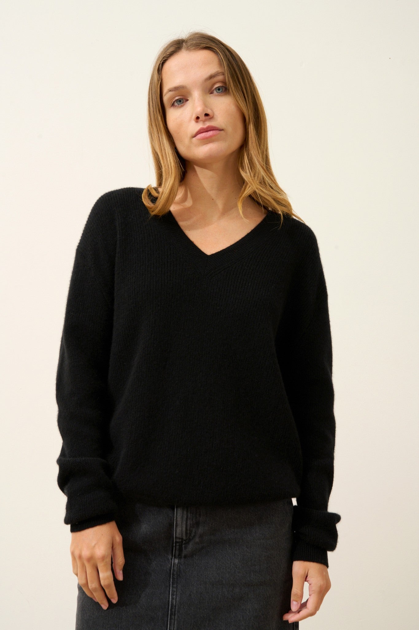 alenia pull col v noir 100% cachemire