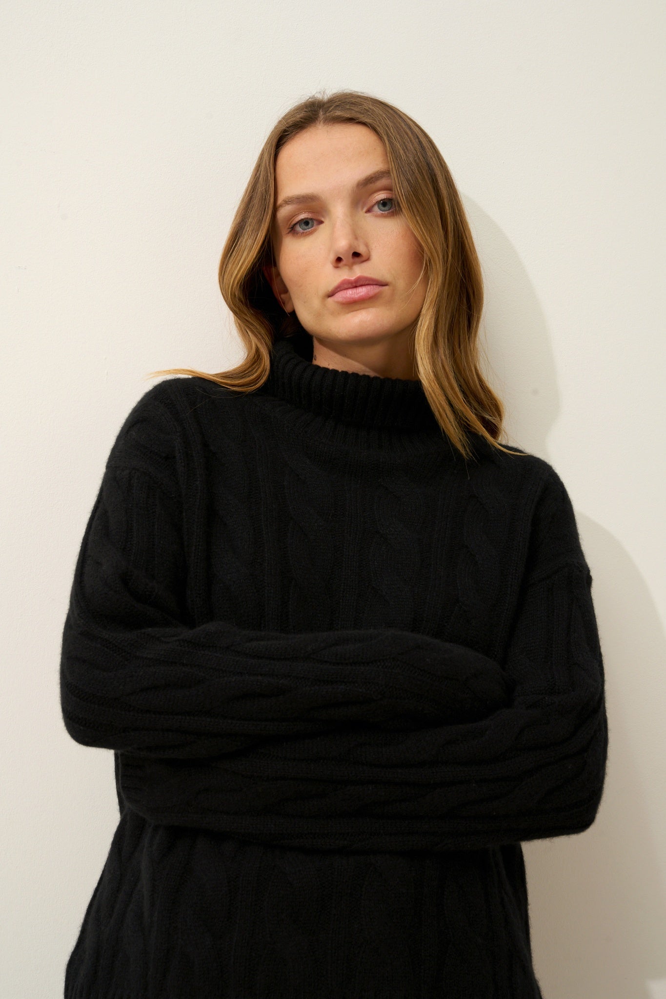 ALESSIA black 6-ply turtleneck sweater