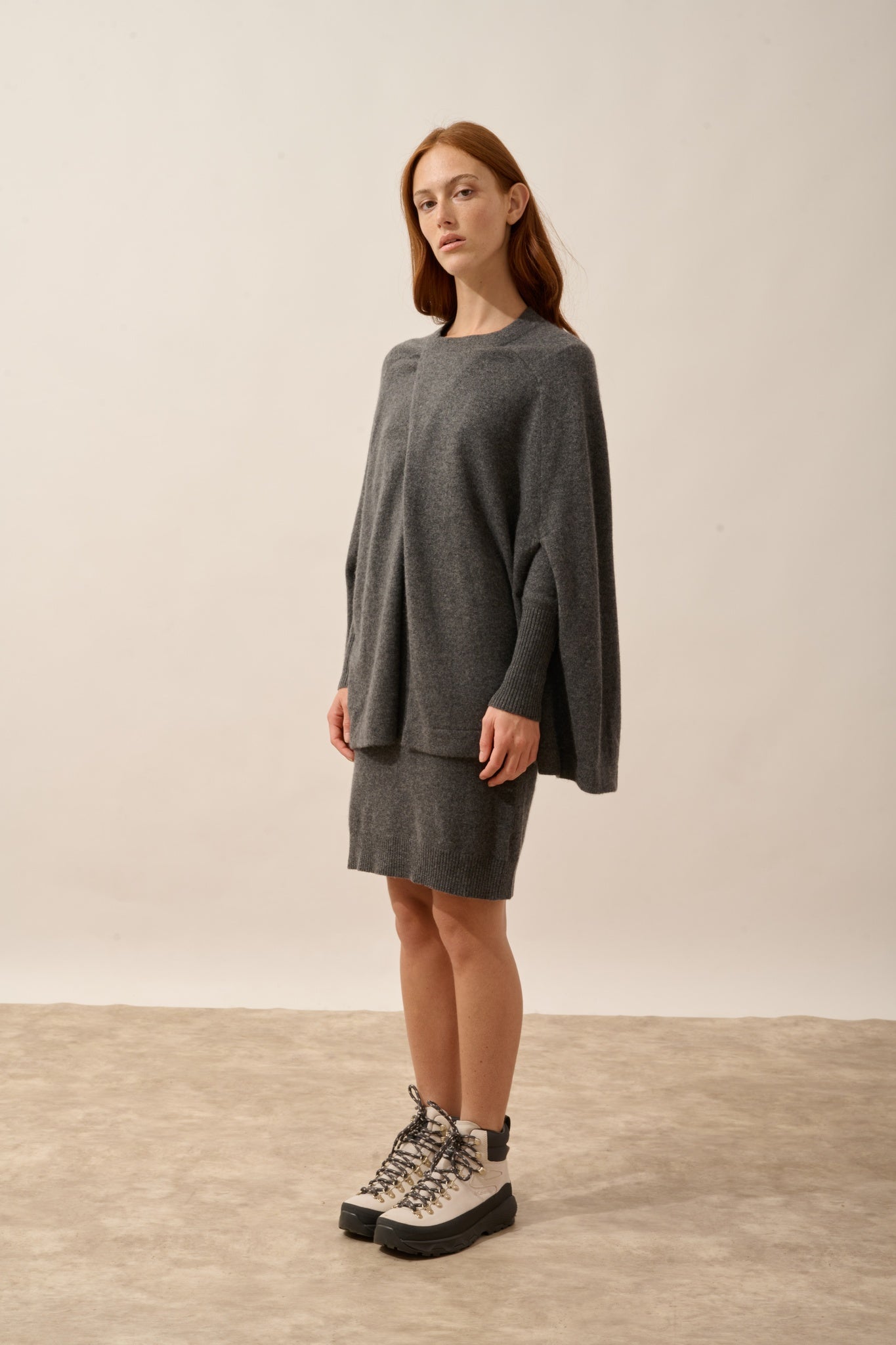 ALLOA cape ouverte col rond anthracite chiné 100% cachemire