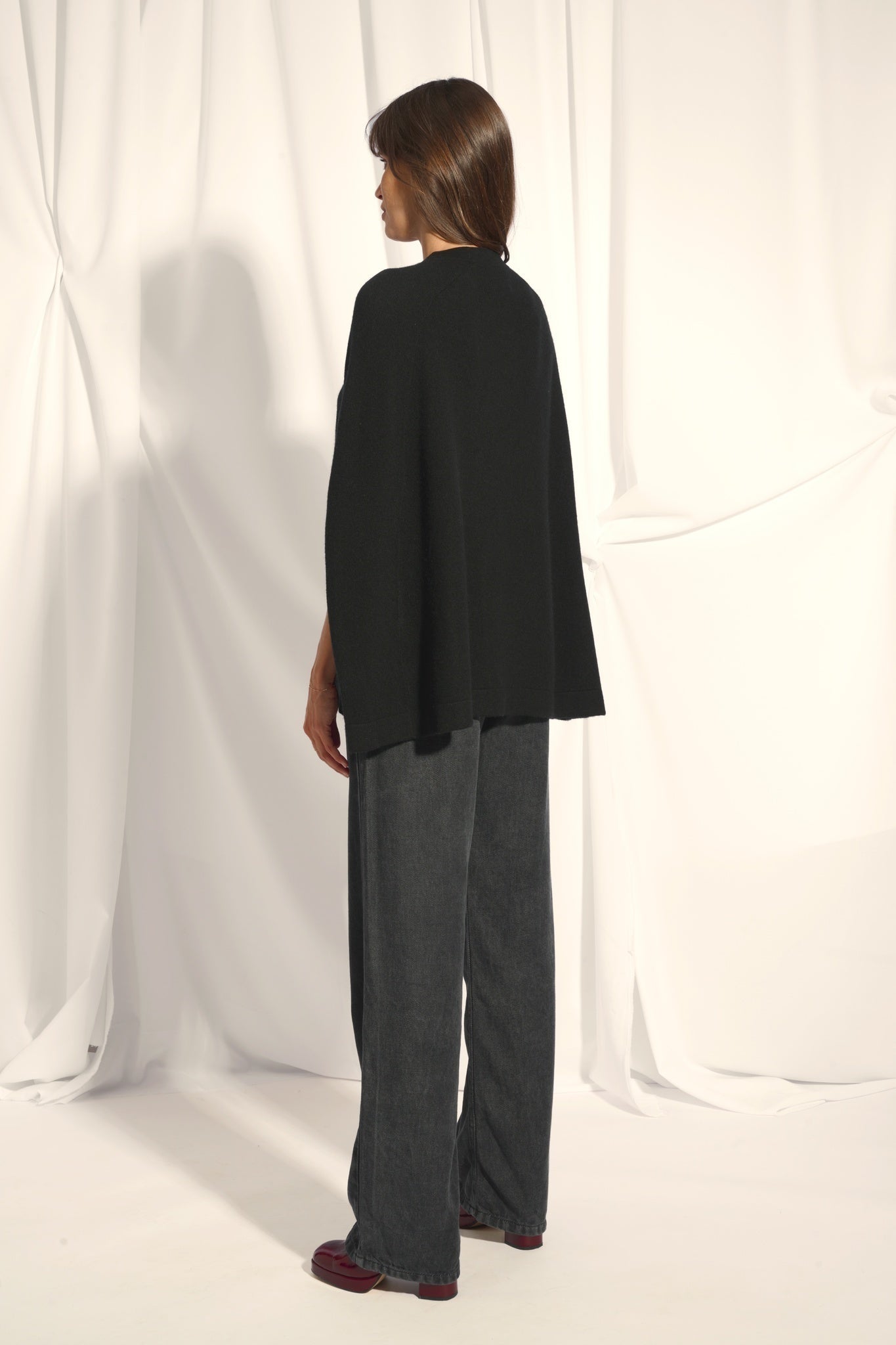 ALLOA open cape with round neckline, black