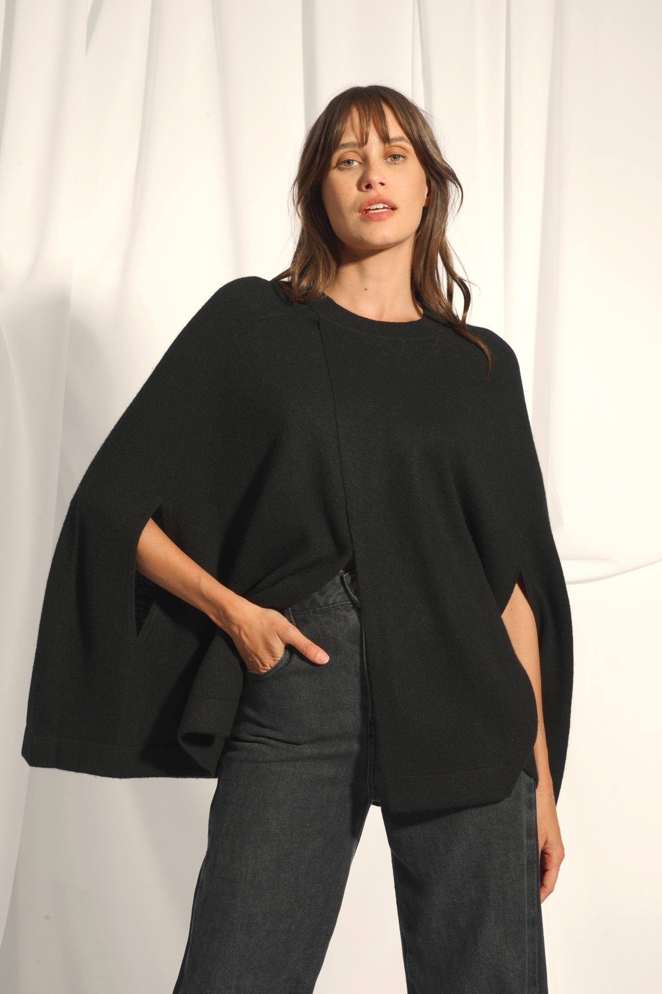 ALLOA open cape with round neckline, black