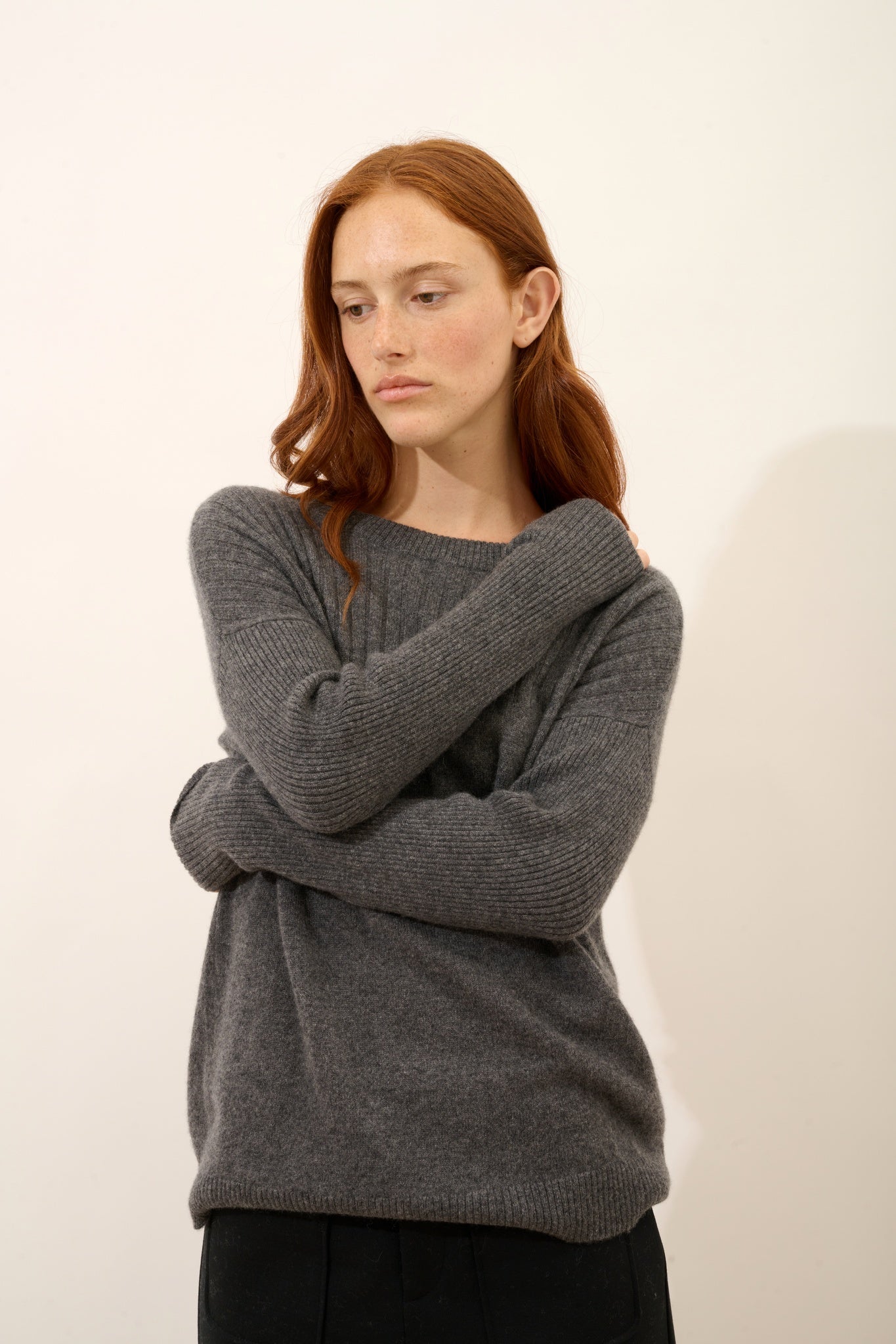 ALVERIS round neck sweater in heathered anthracite