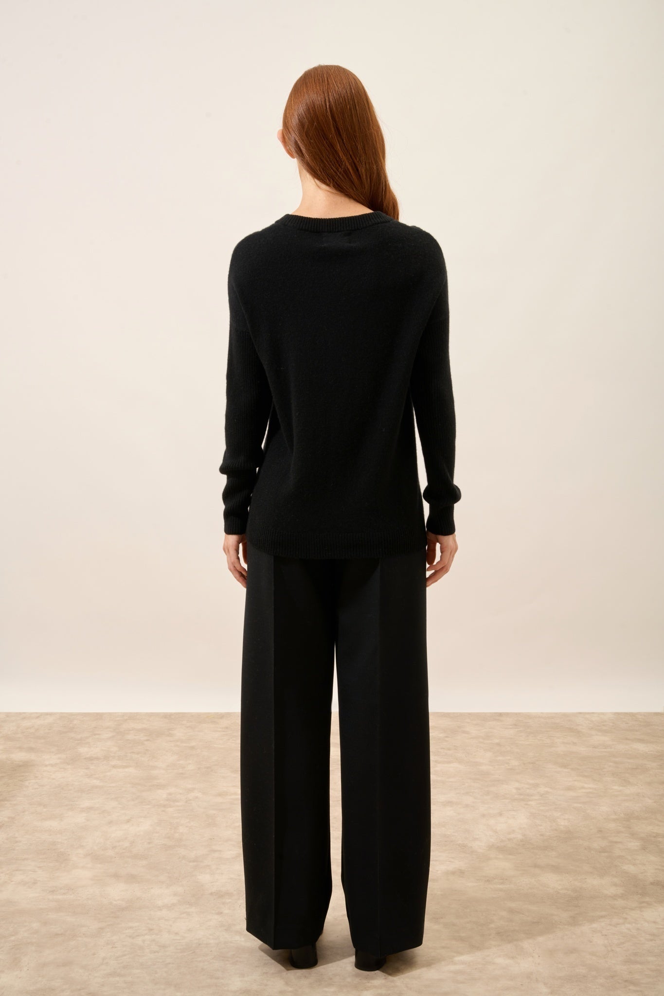 ALVERIS black crew neck sweater