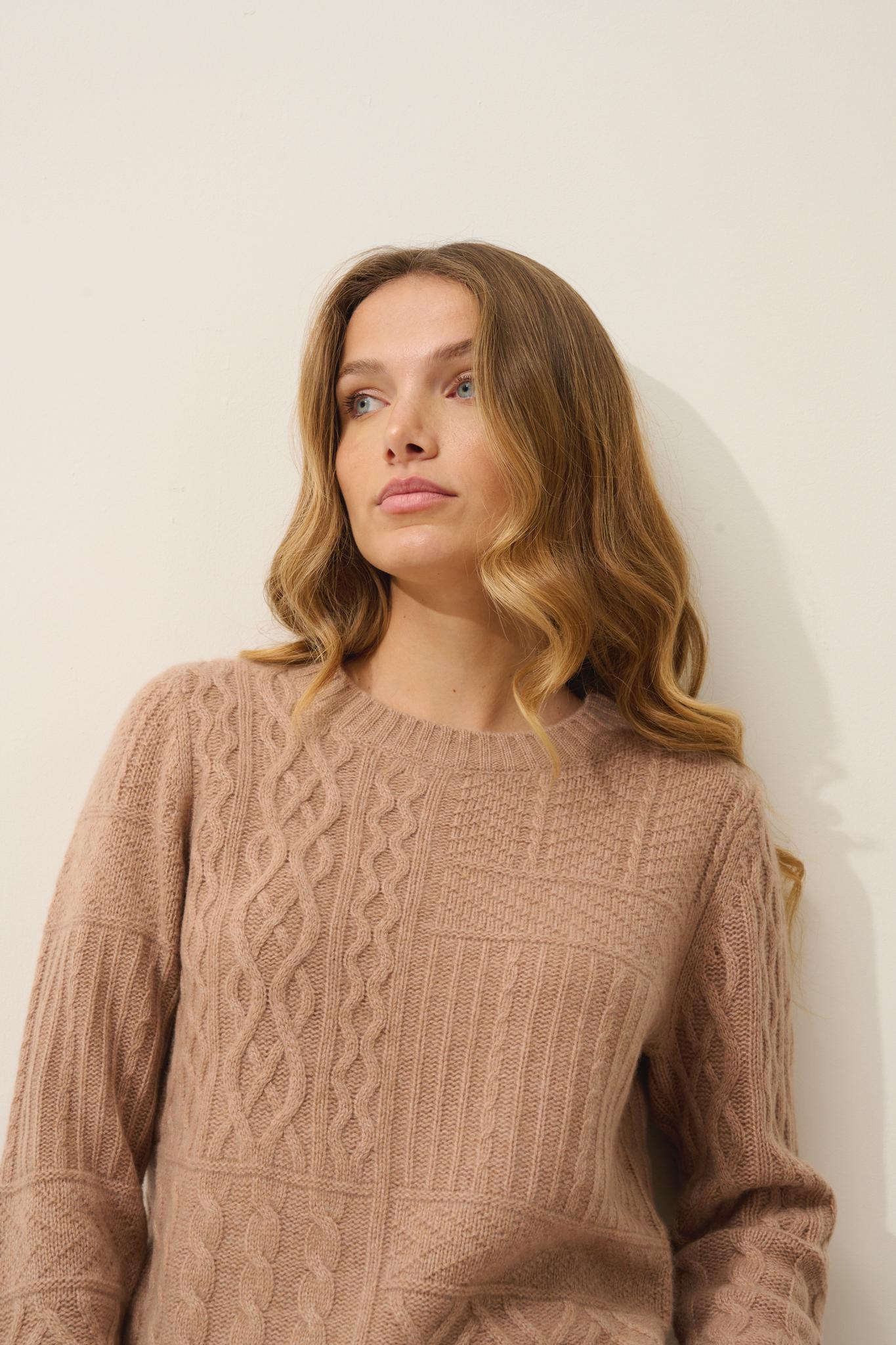 AMALA pull col rond camel chiné