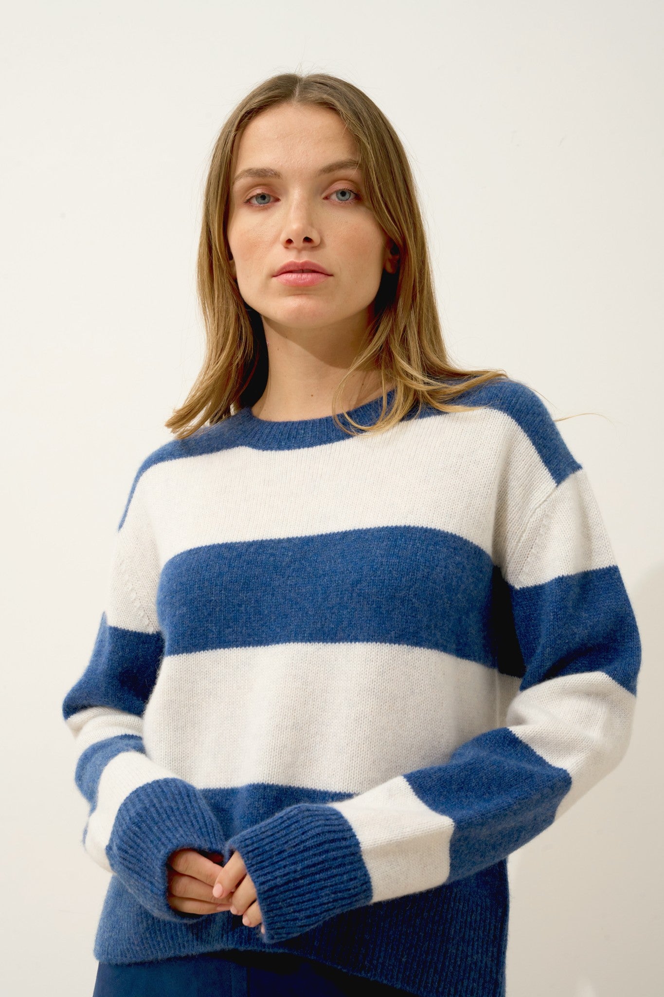 amarante pull col rond 6 fils bi-color blanc chiné/ocean chiné 100% cachemire