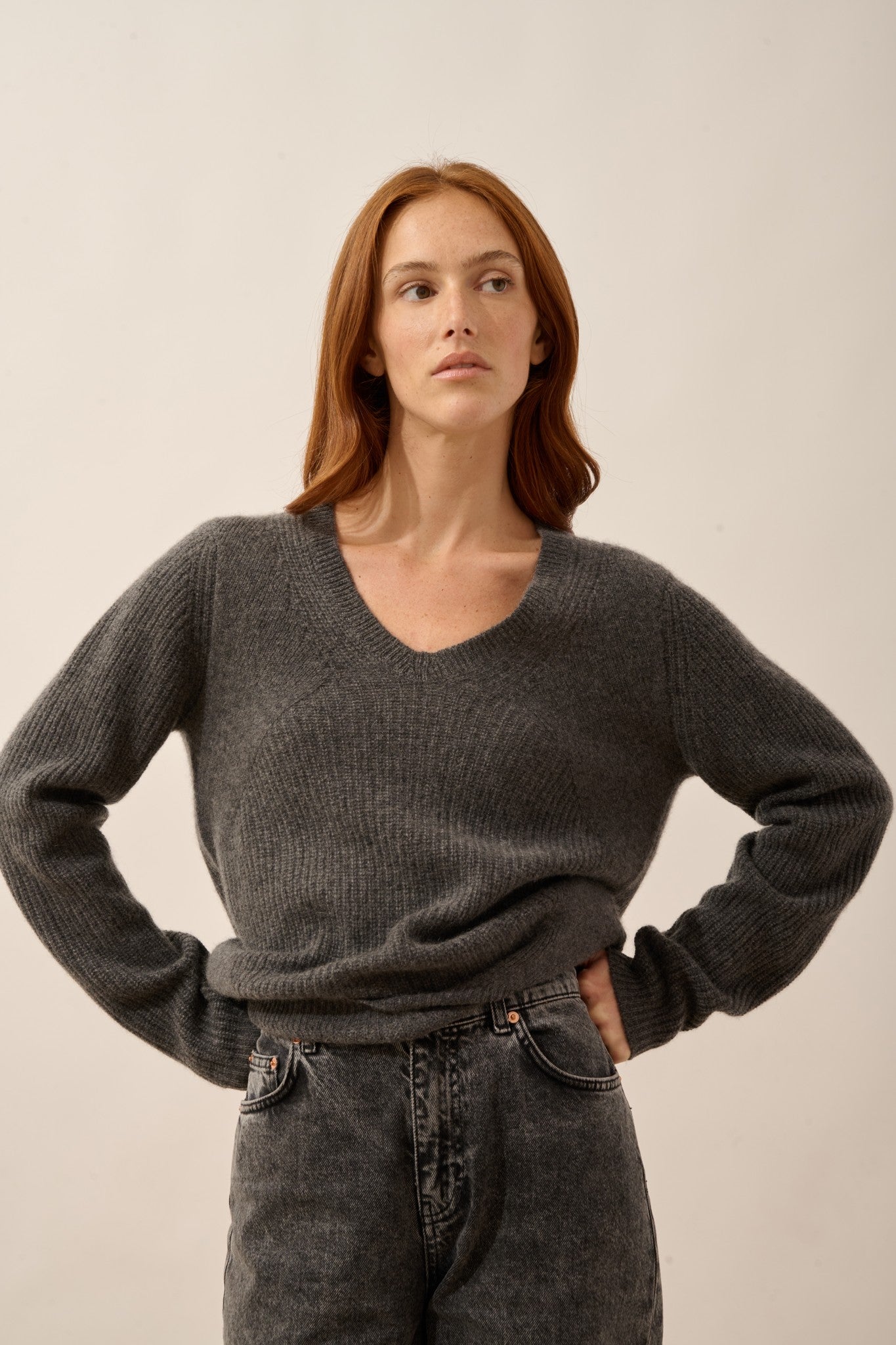 amrita pull col v 4 fils anthracite chiné