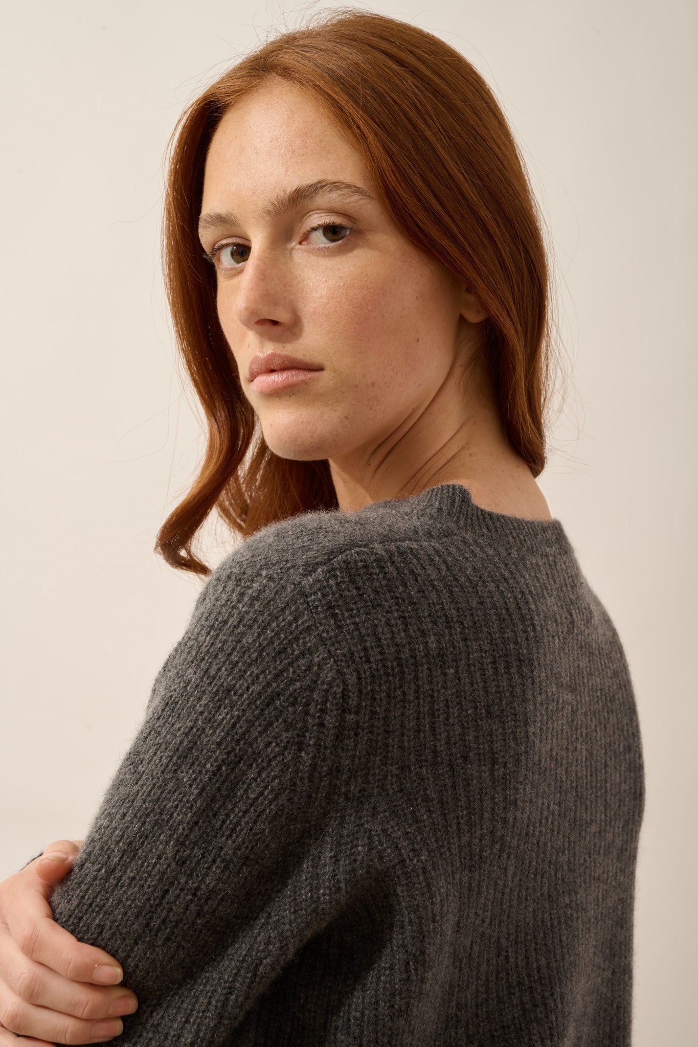 amrita pull col v 4 fils anthracite chiné