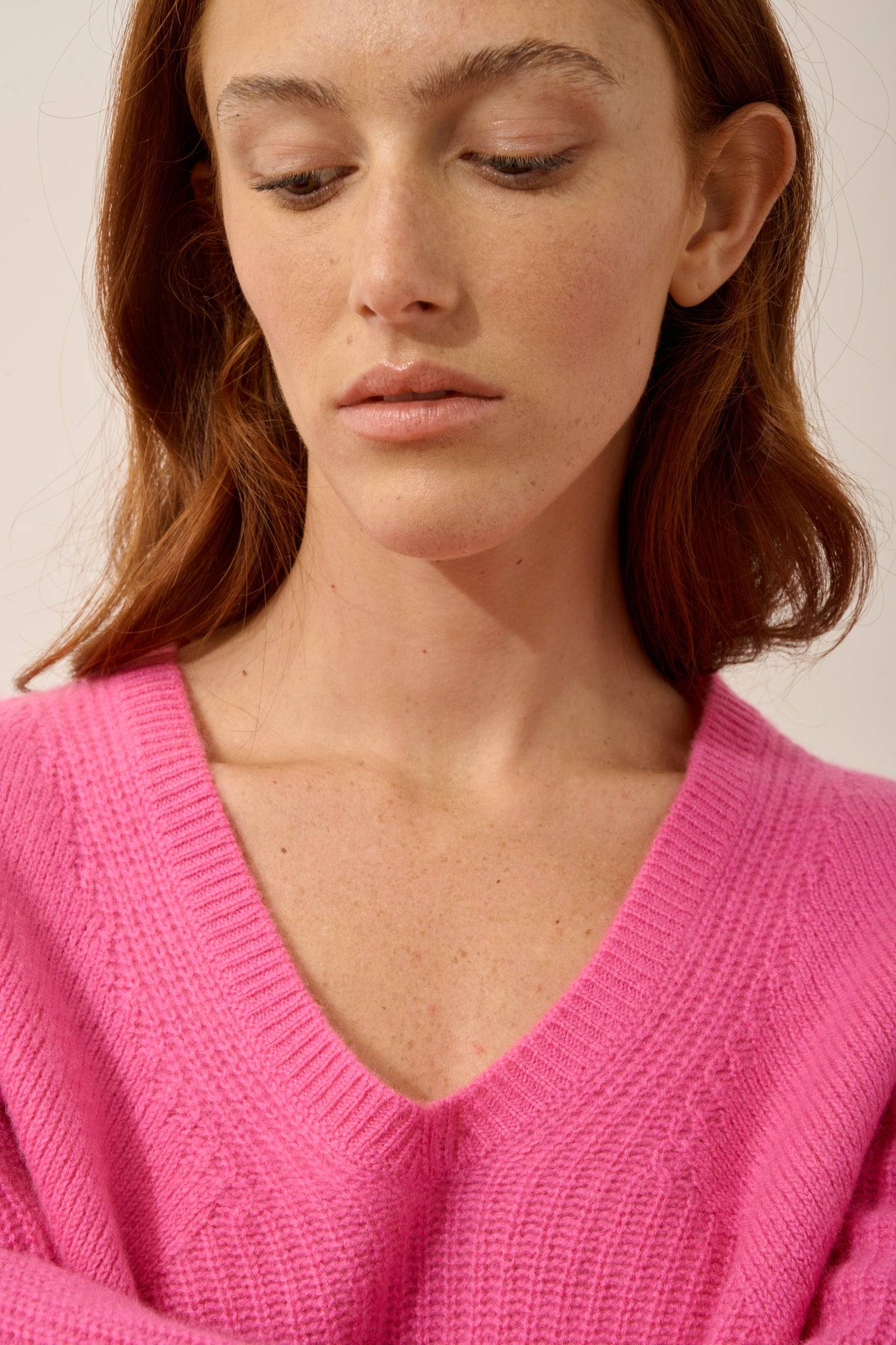 AMRITA pull col v 4 fils rose