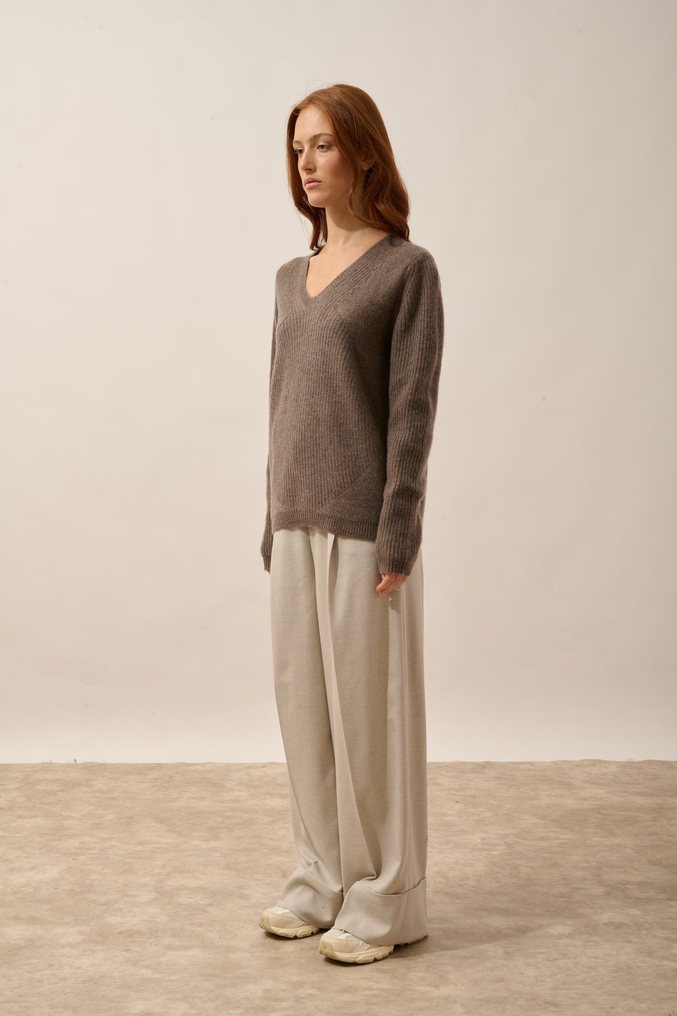 AMRITA V-neck sweater, 4-ply taupe heather