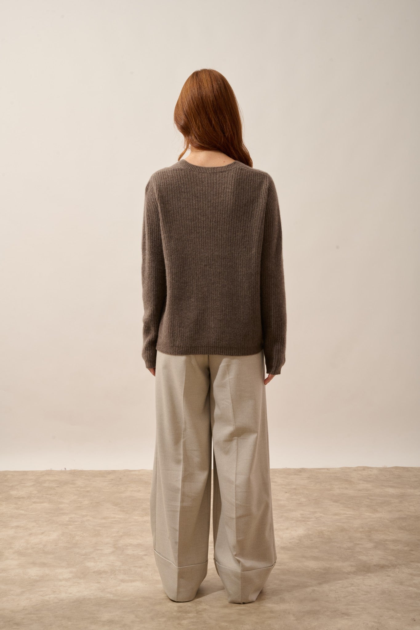 amrita pull col v 4 fils taupe chiné