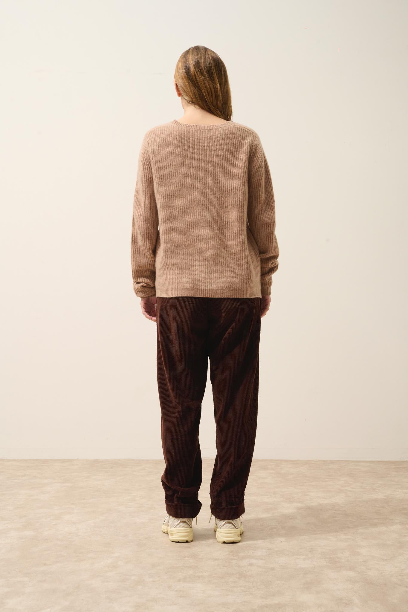 AMRITA pull col v camel chiné