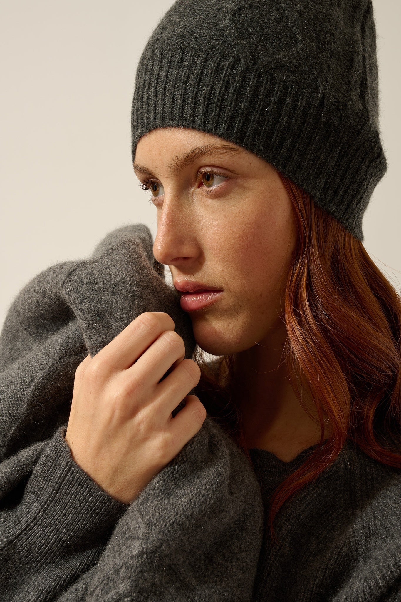 ANWEN 8-ply anthracite heathered throw