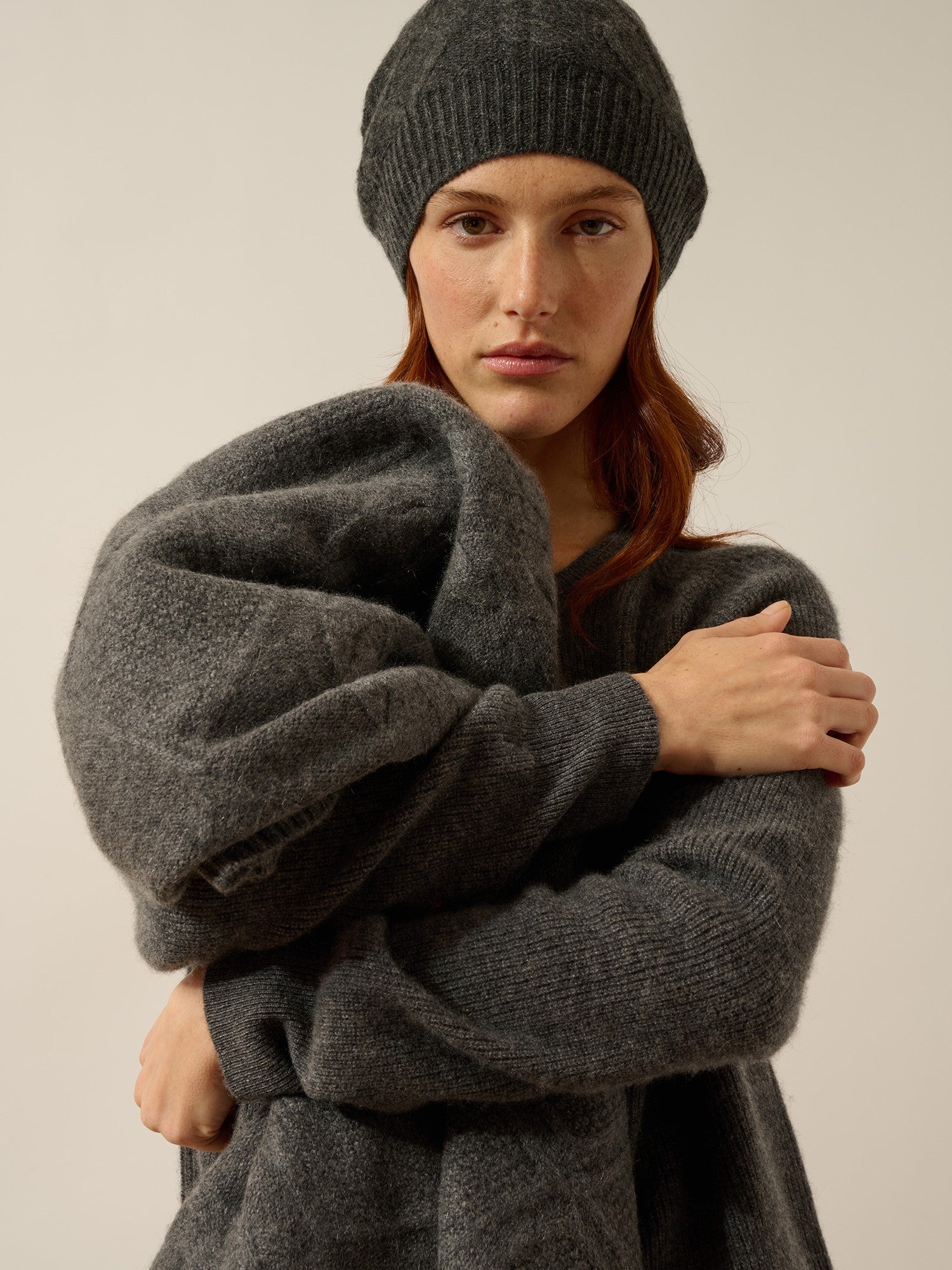 Anwen 8-ply anthracite heather plaid