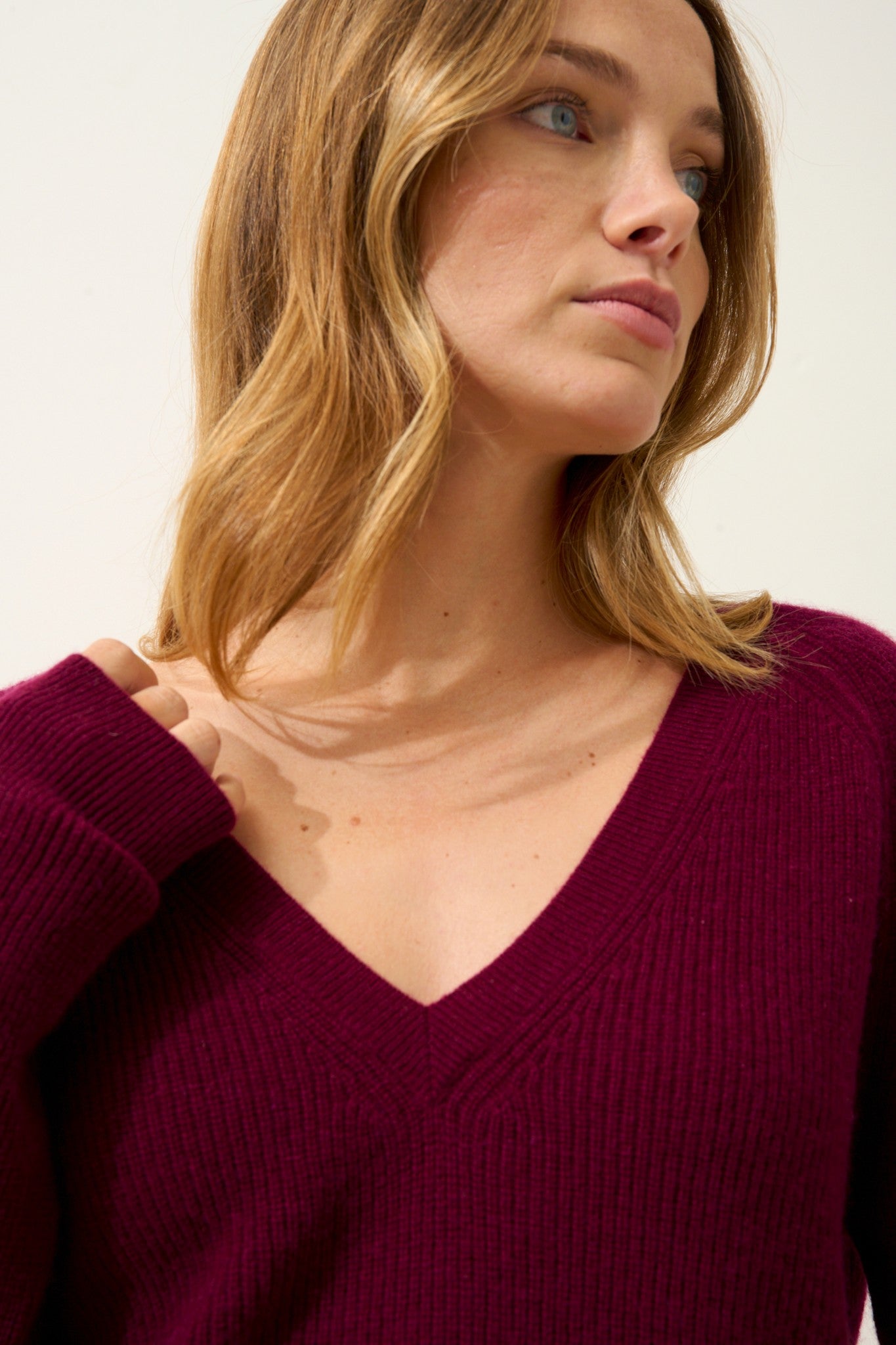 arista pull col v bordeaux 100% cachemire