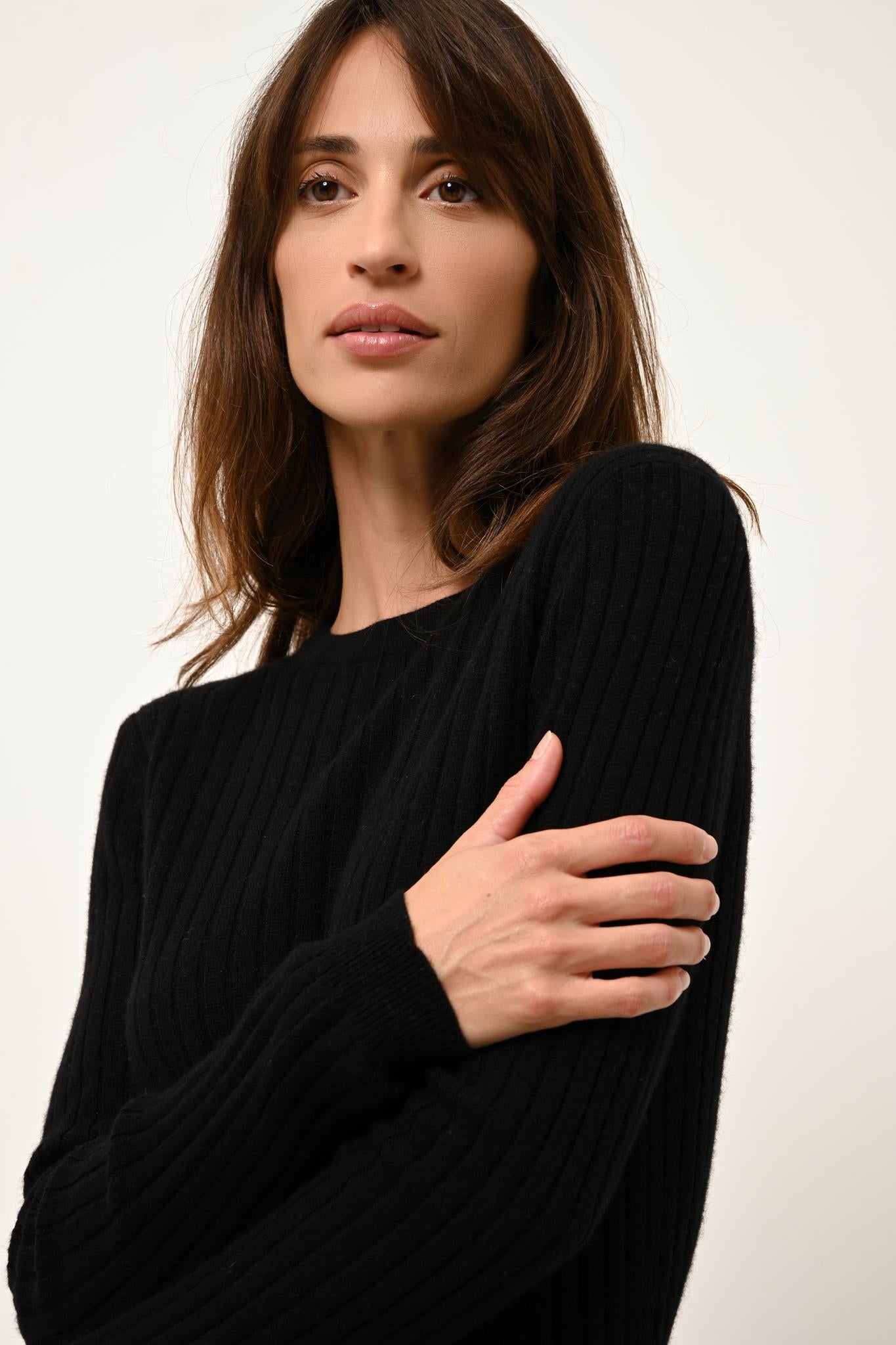 AVANA black round-neck sweater