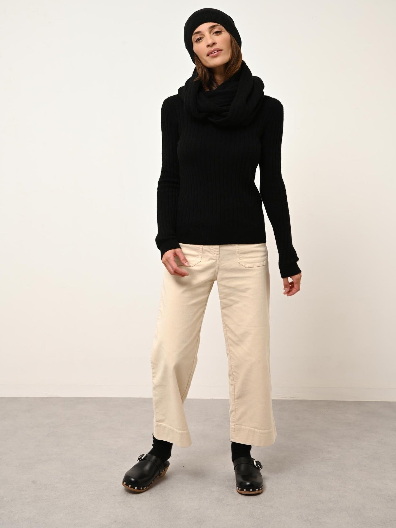 AVANA pull col rond noir