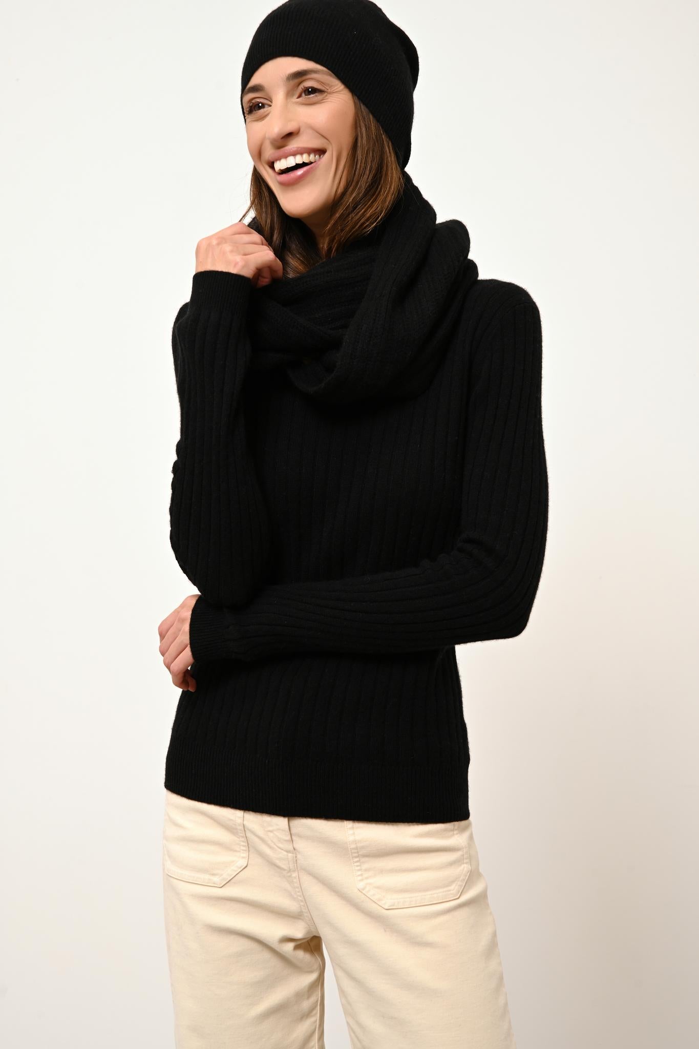 AVANA black round-neck sweater