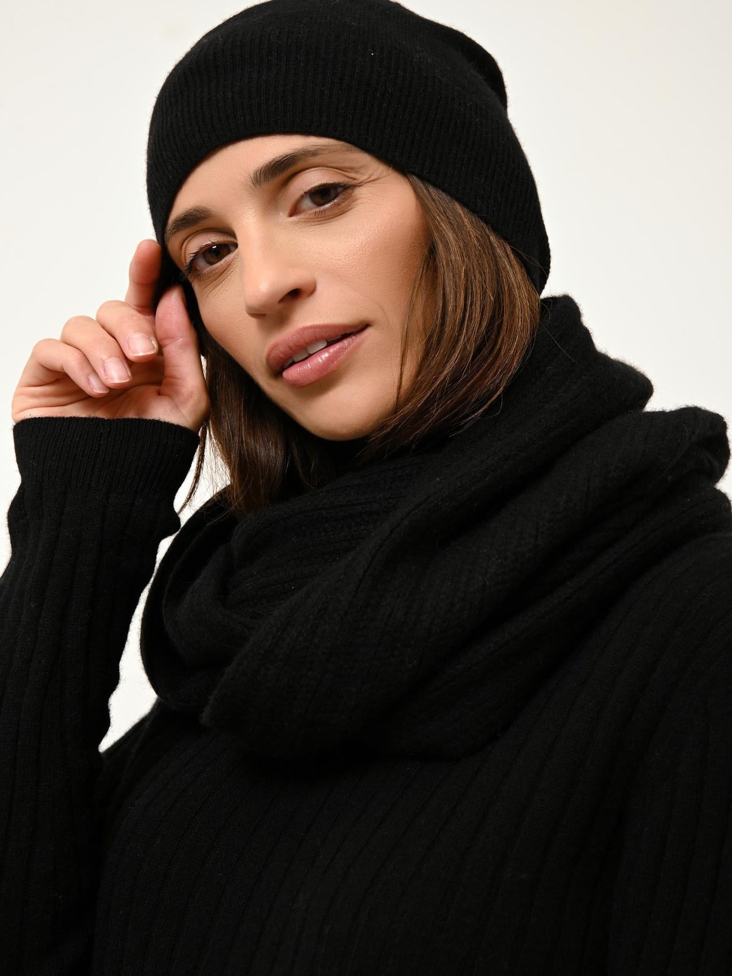 AVANA pull col rond noir