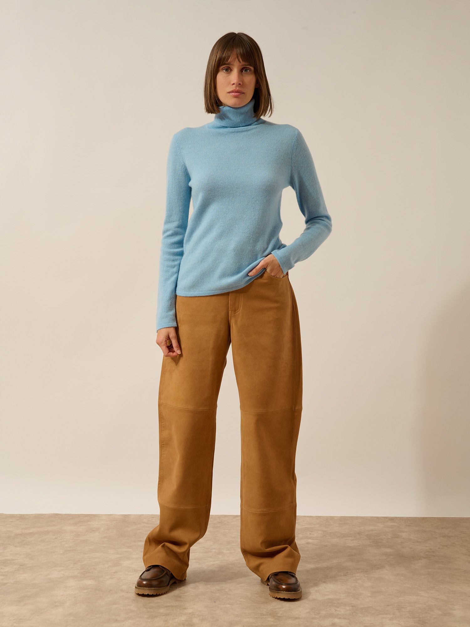 AVA pull col roulé bleu inca