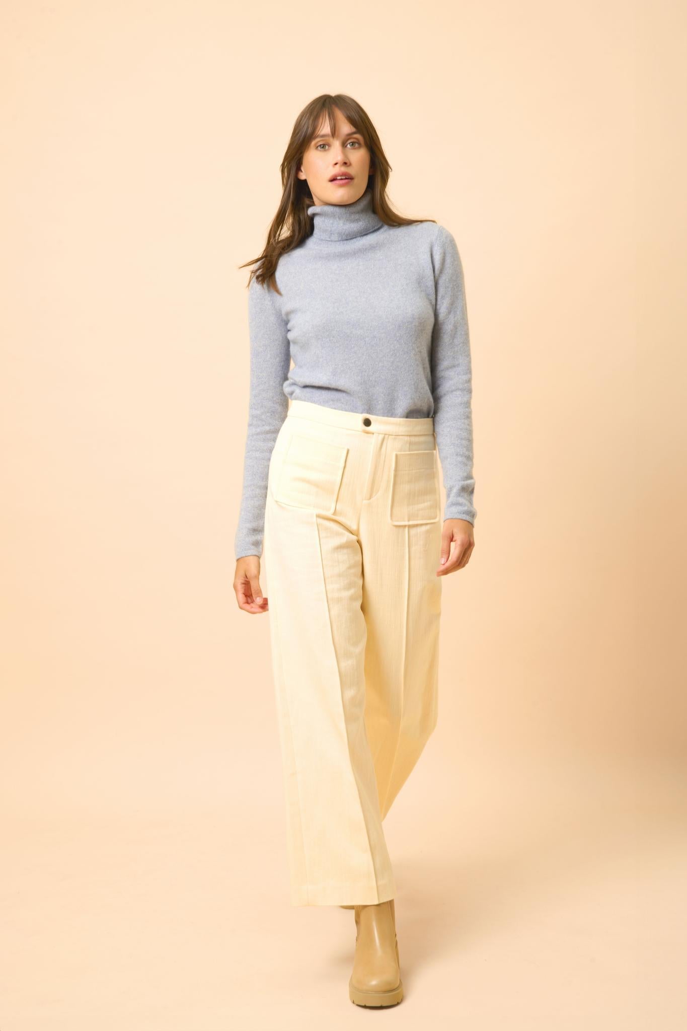AVA pull col roulé bleu ivoire