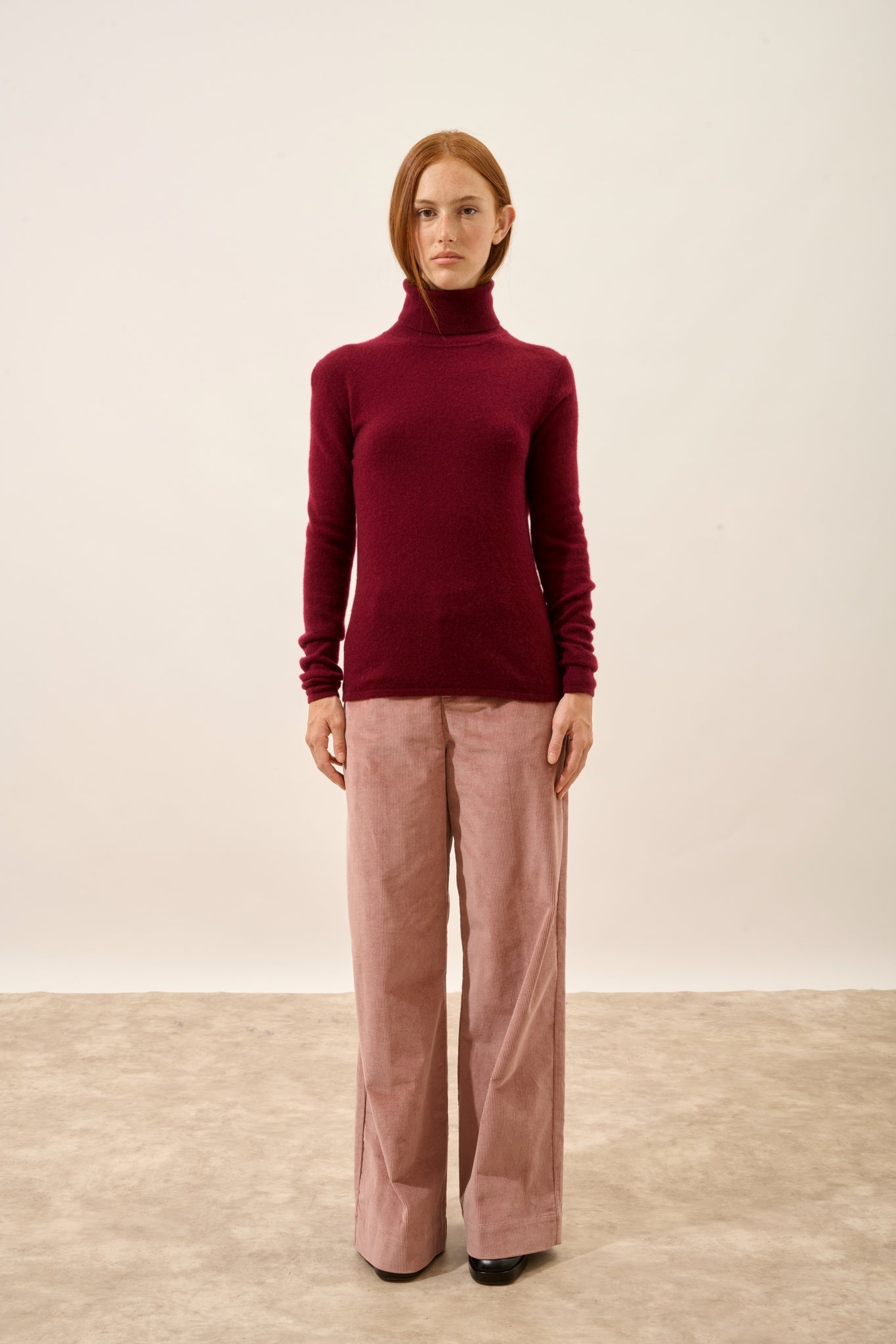 AVA pull col roulé bordeaux