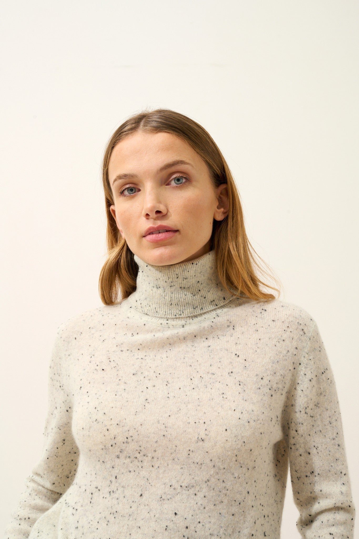 ava pull col roulé gris/noir