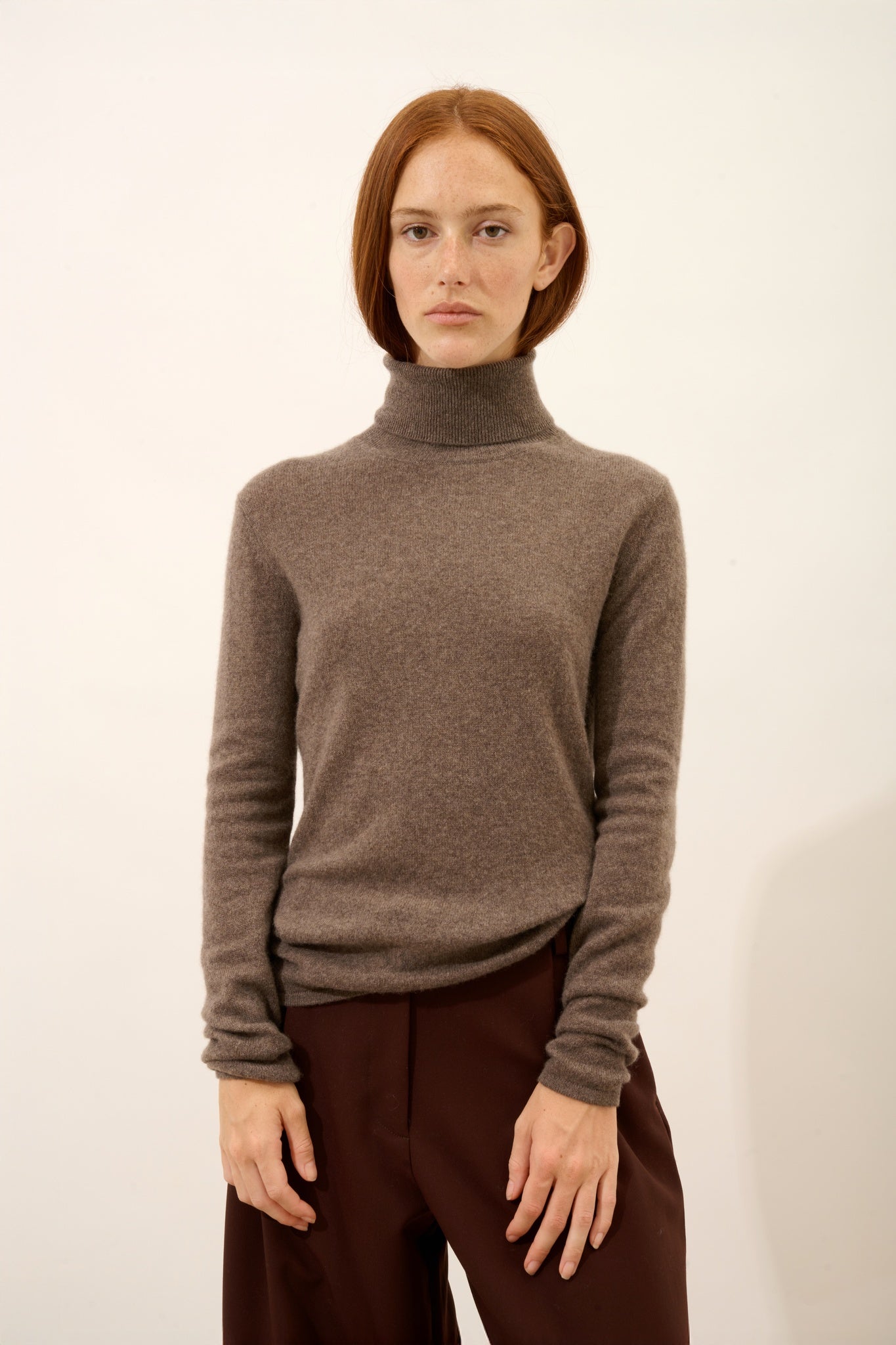 AVA pull col roulé taupe chiné