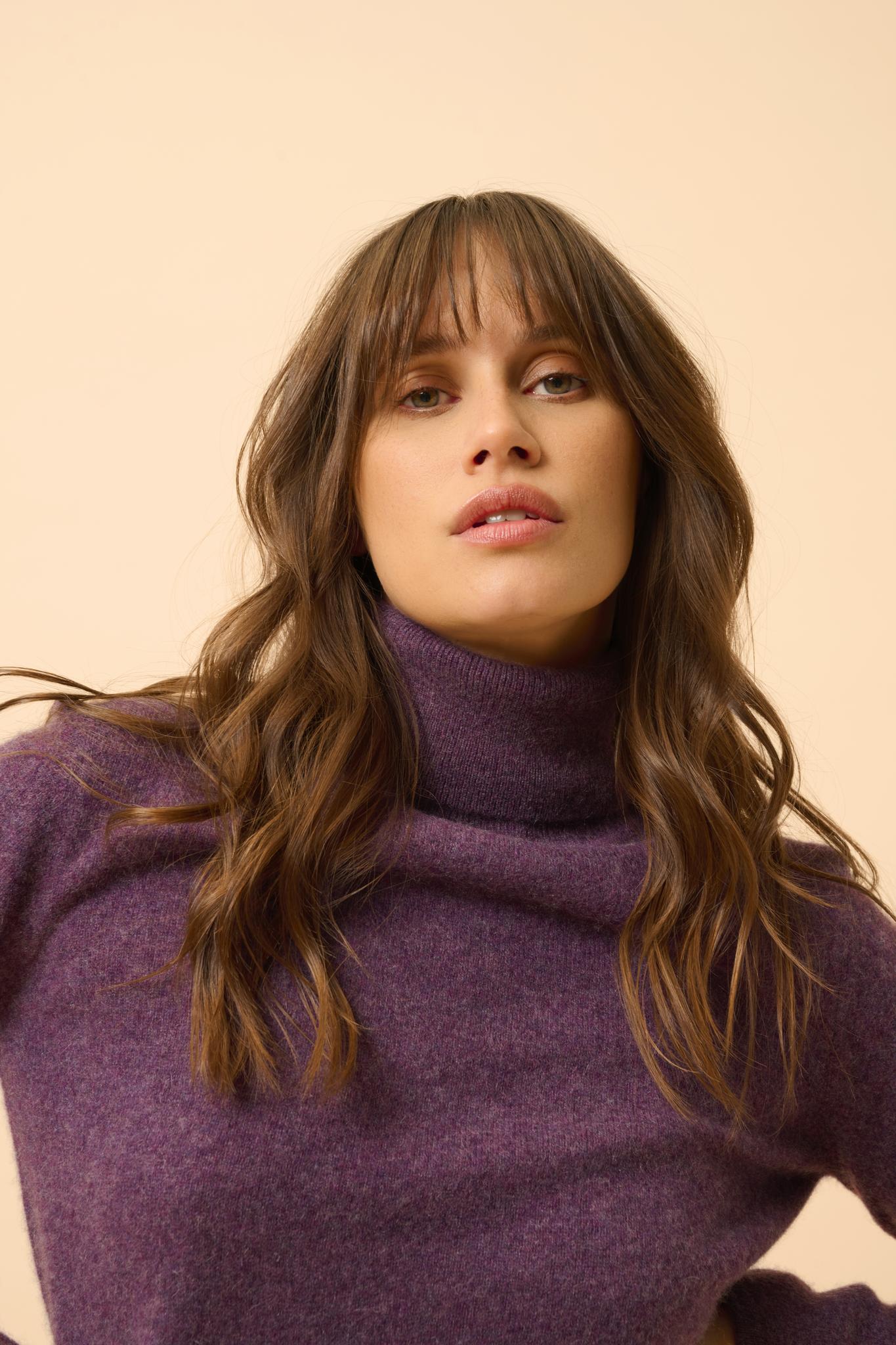 AVA pull col roulé violet chiné