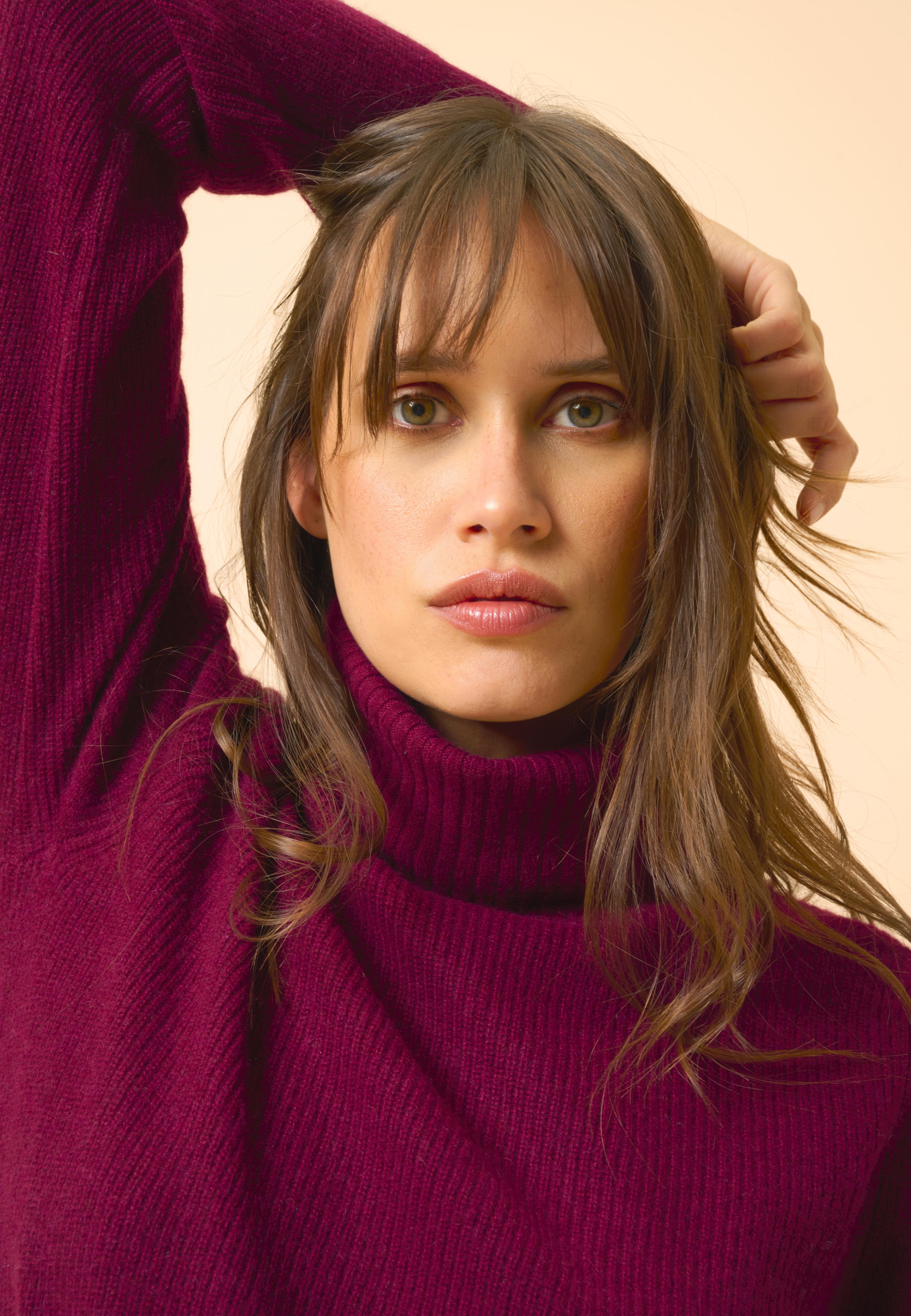 BILLY burgundy turtleneck sweater