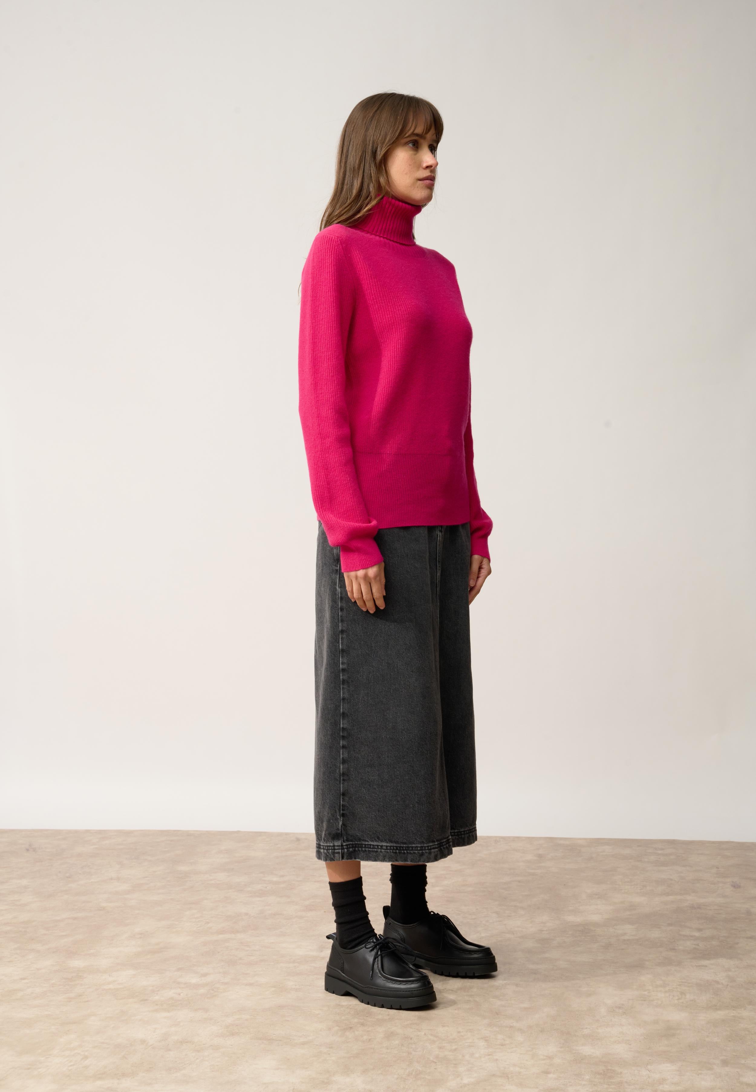 BILLY fuchsia turtleneck sweater