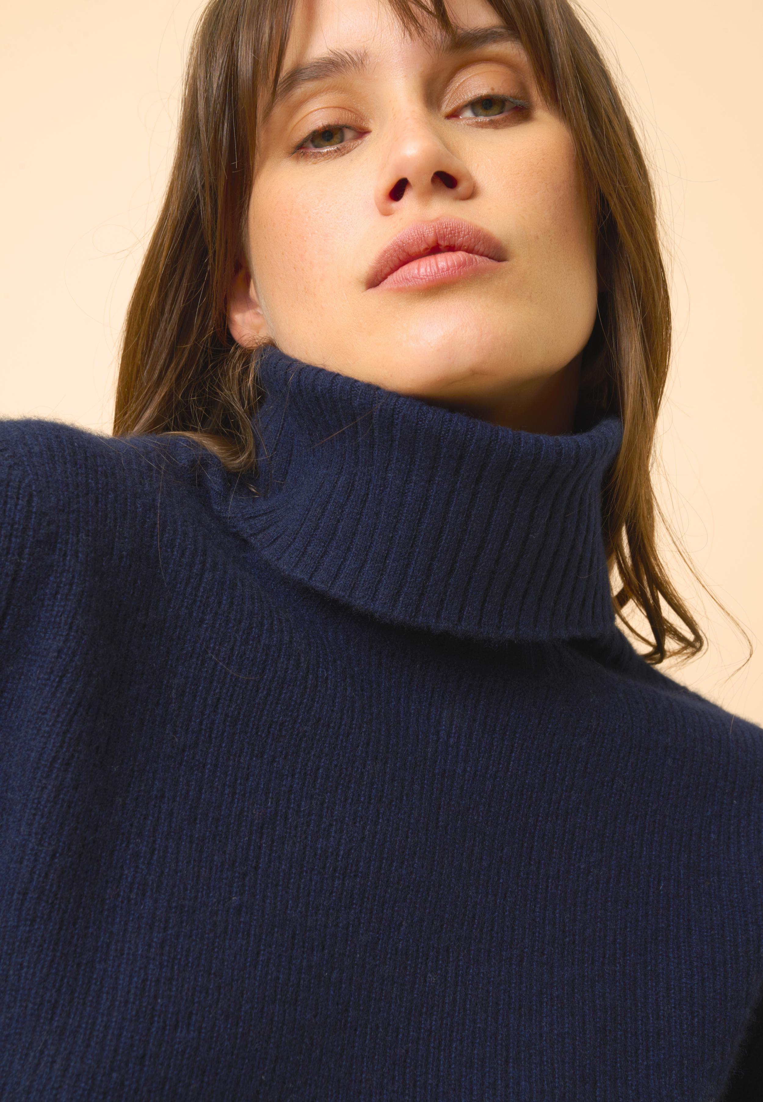 BILLY navy turtleneck sweater