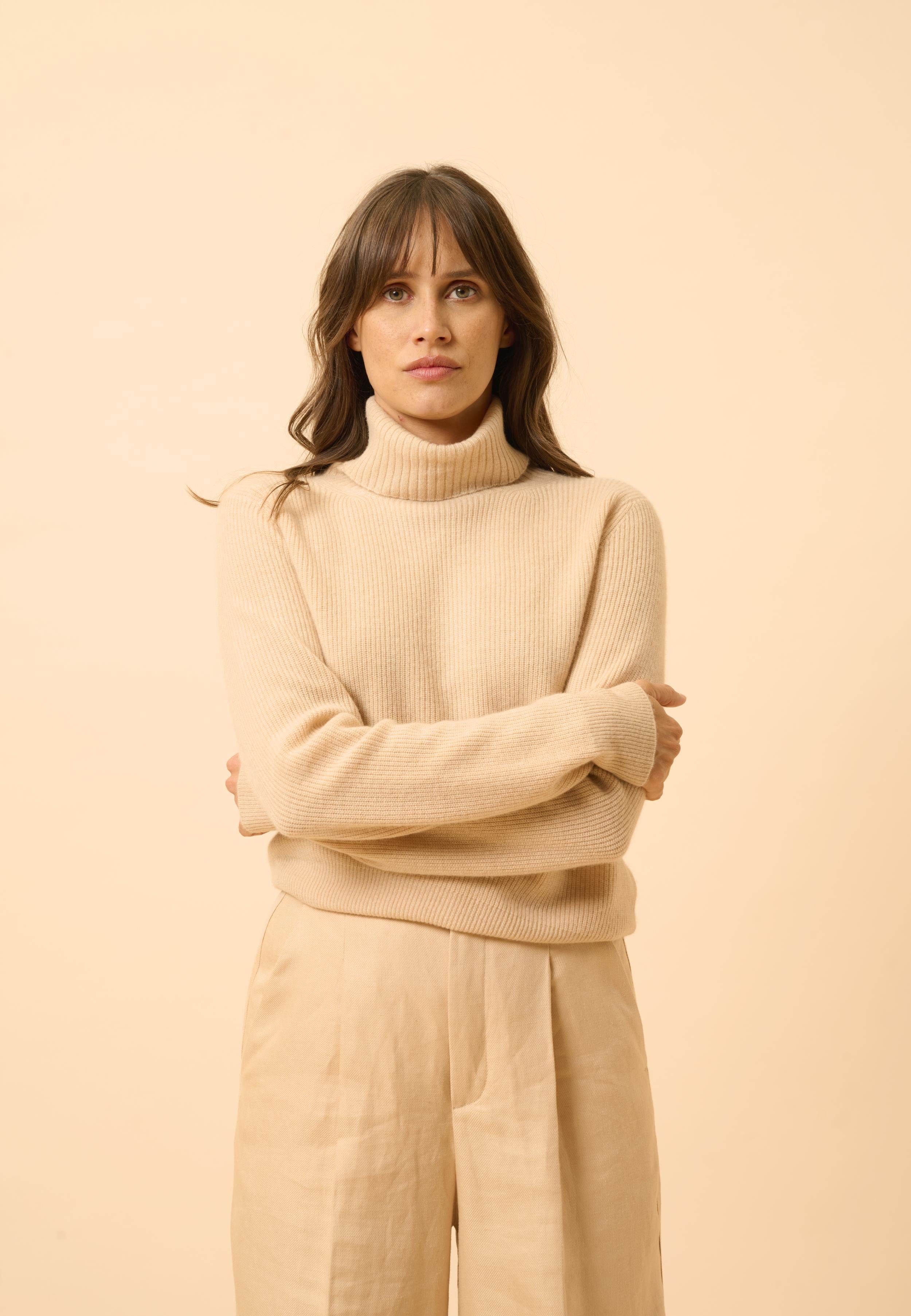 BILLY sand turtleneck sweater