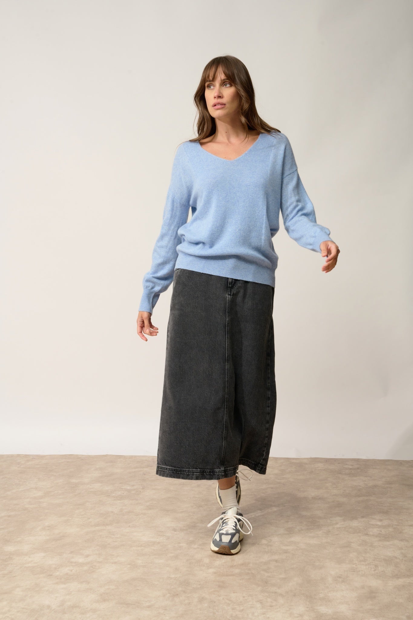 BIRSE sky blue heathered V-neck sweater