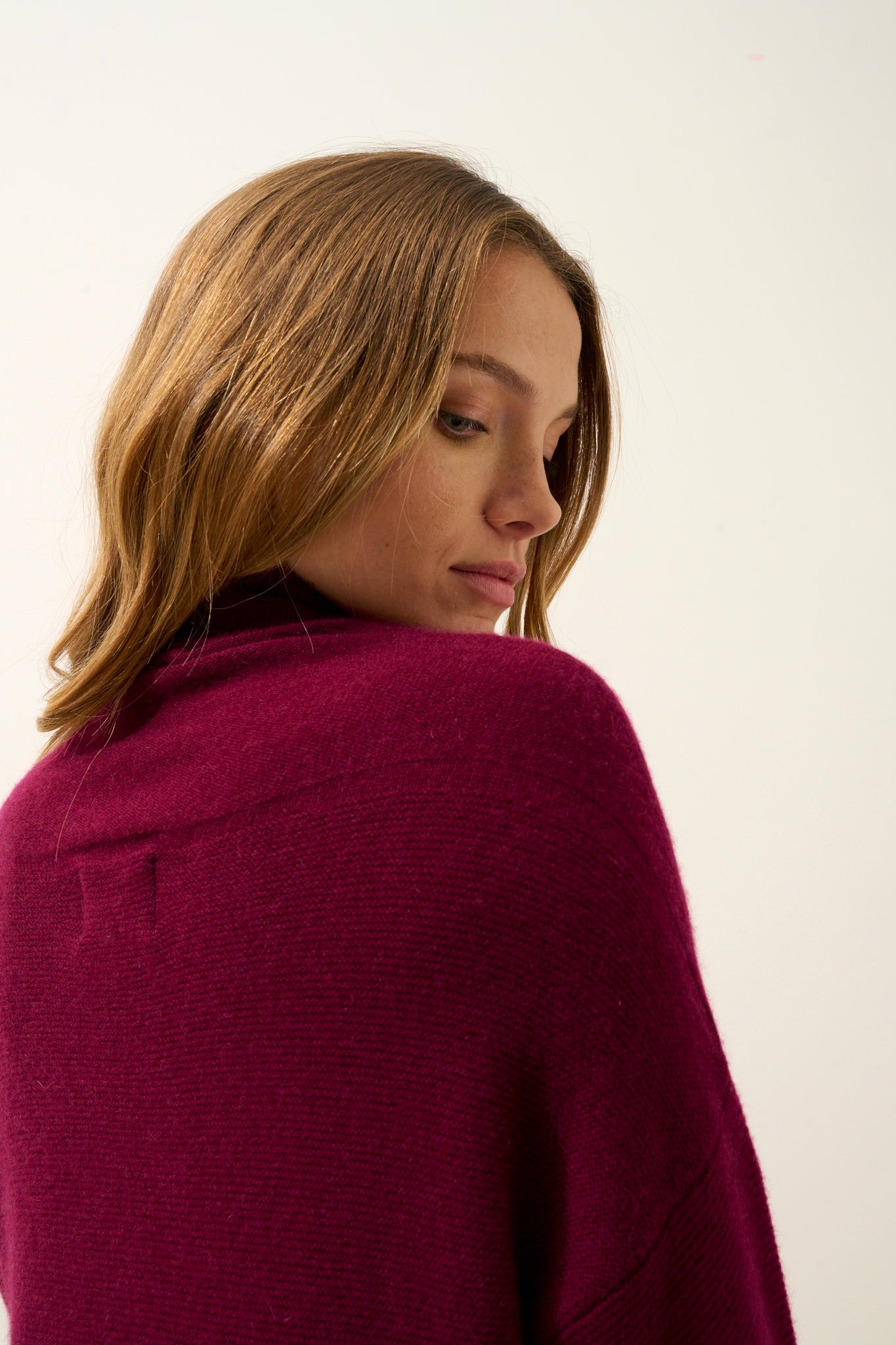 BLANTYRE burgundy turtleneck sweater