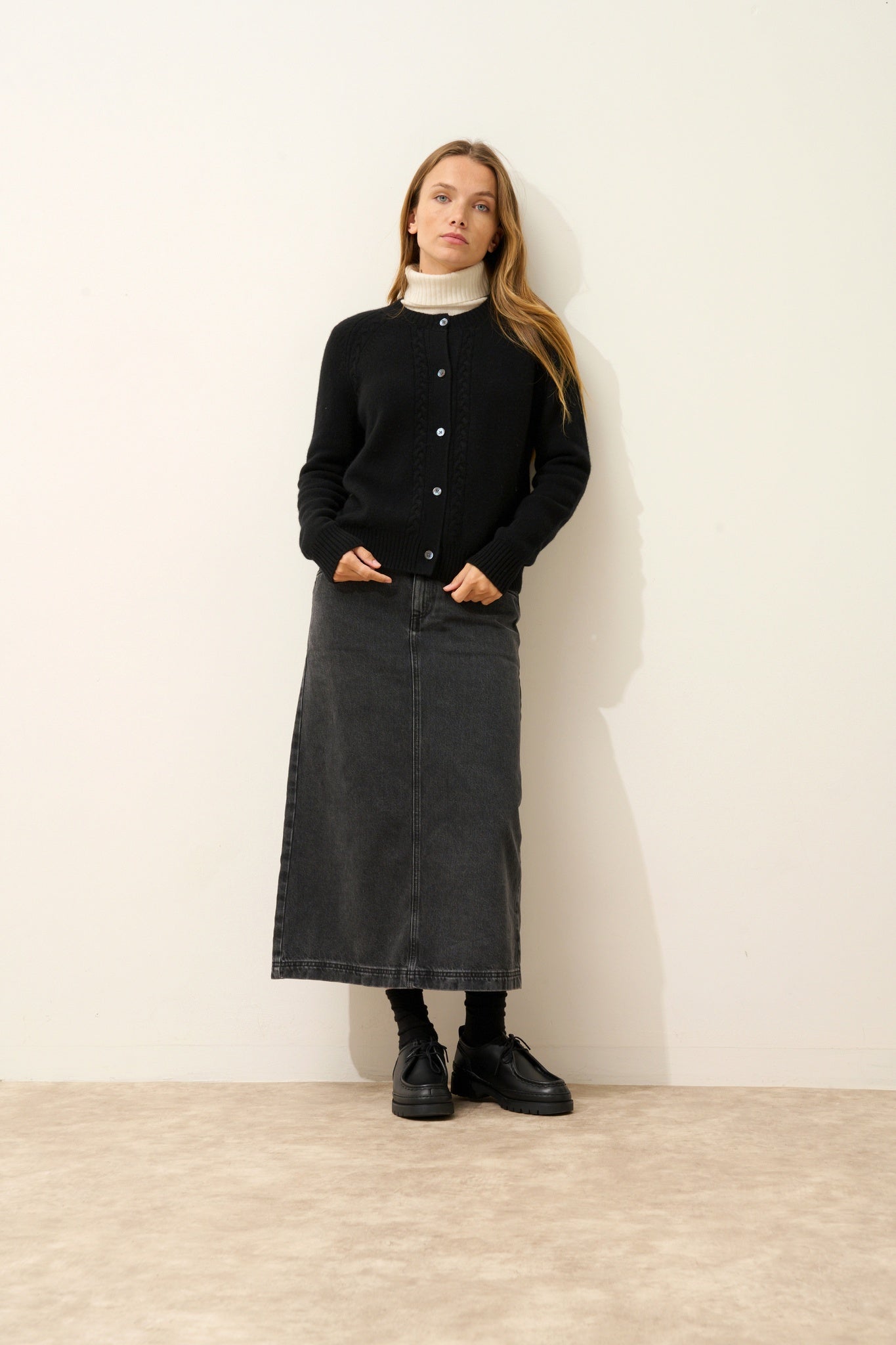 CALISTA cardigan col rond 4 fils noir