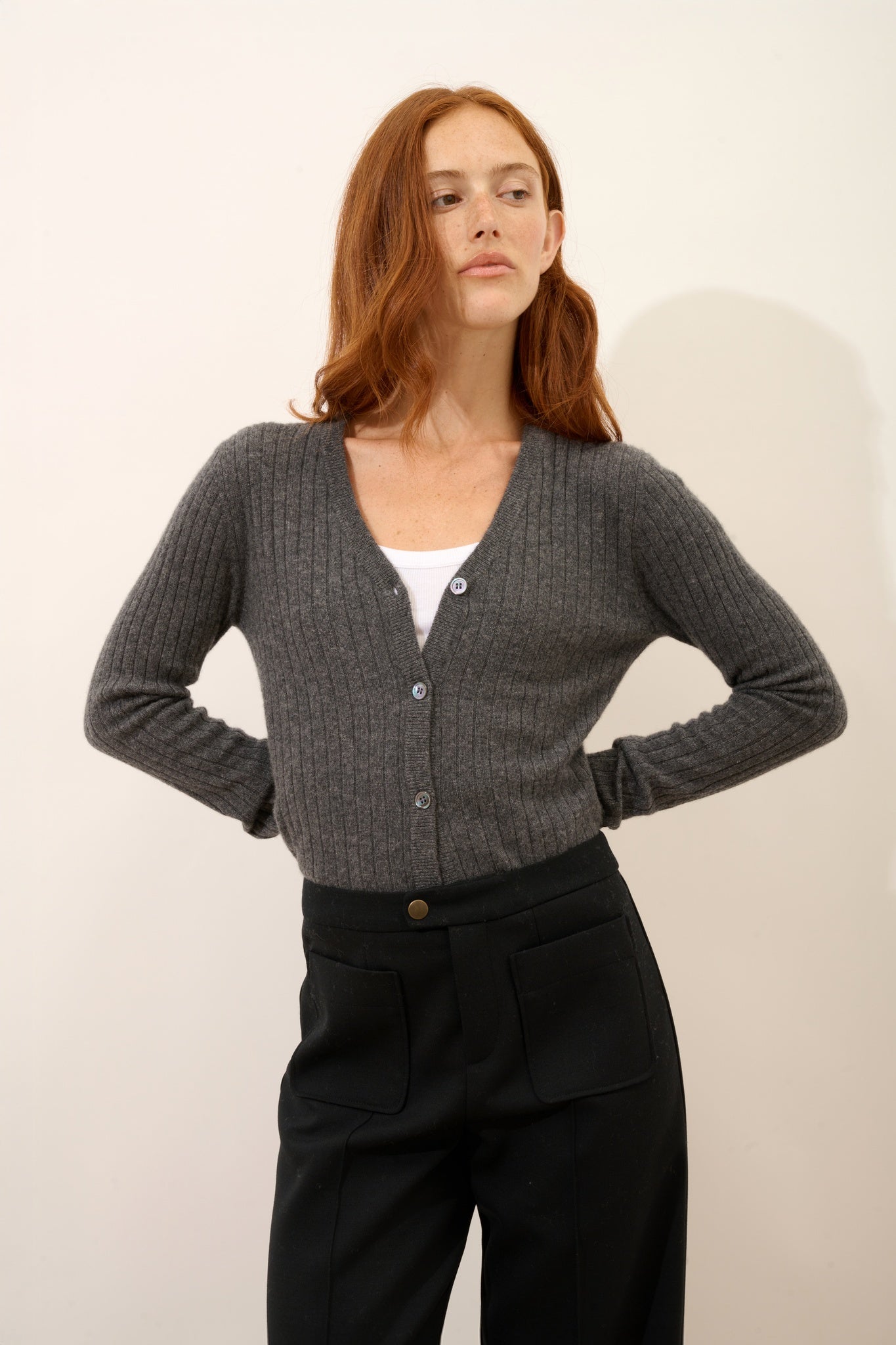 CAMILLE cardigan with V-neck in heathered anthracite