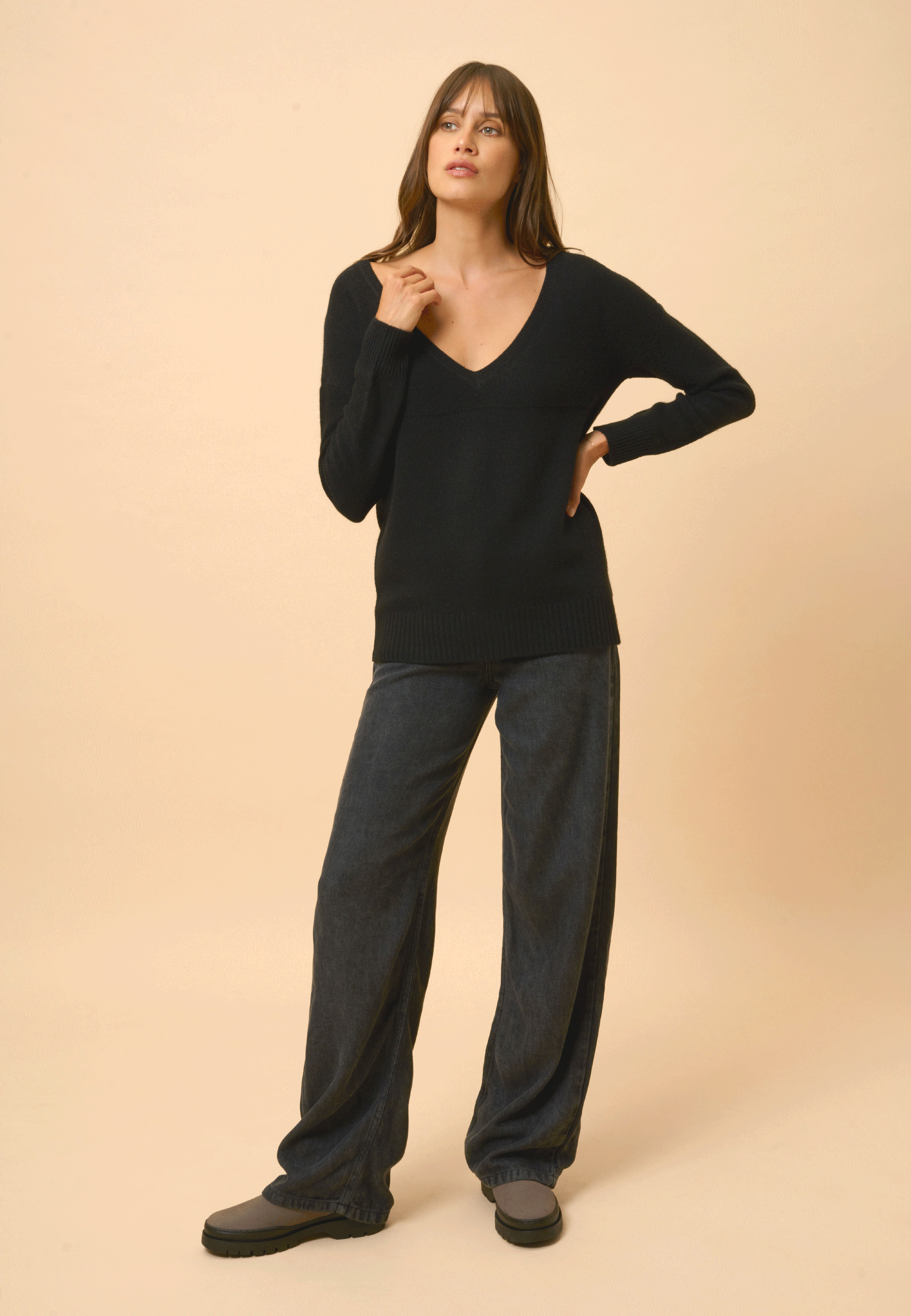 CASSIE black v-neck sweater