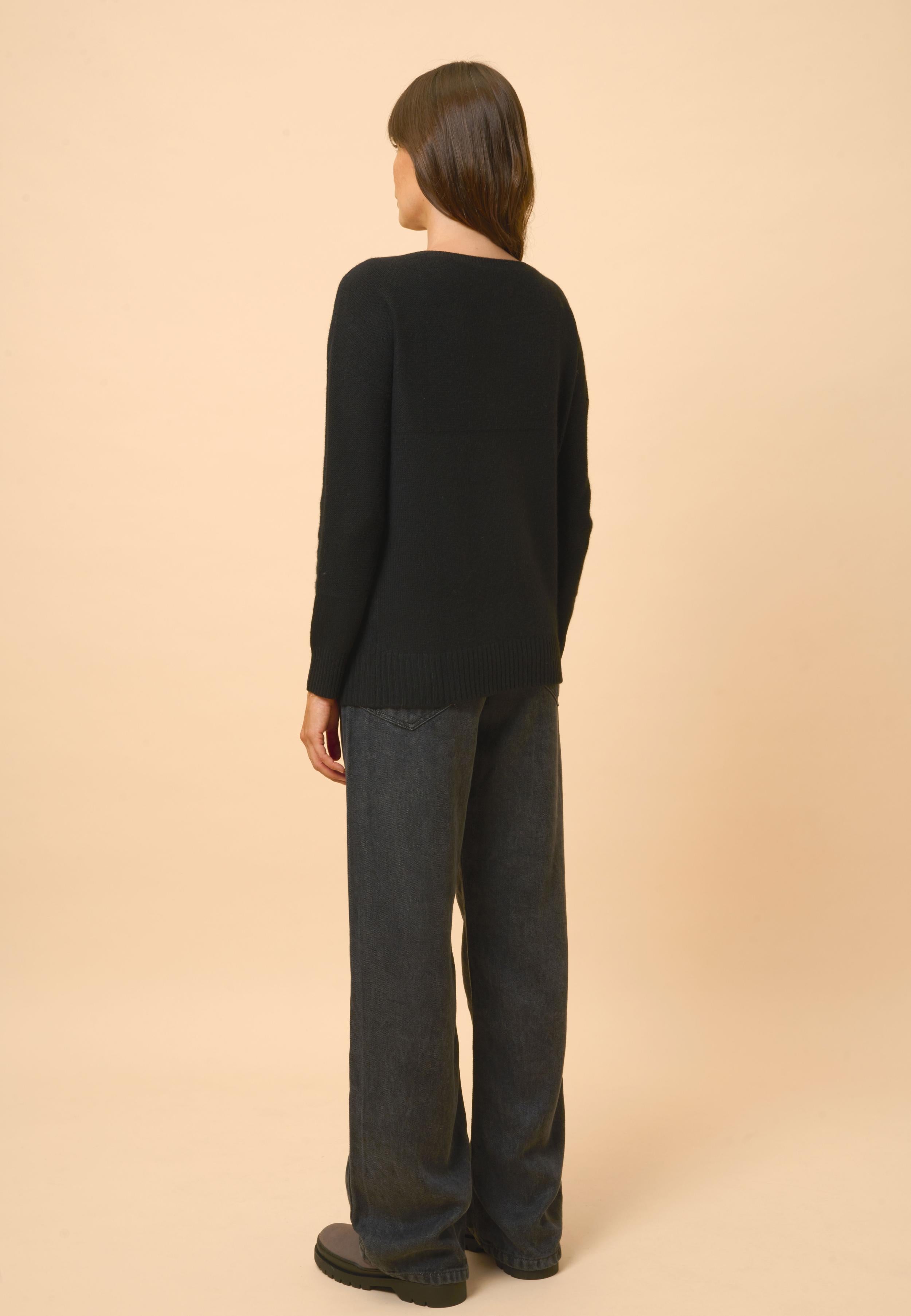 CASSIE black v-neck sweater