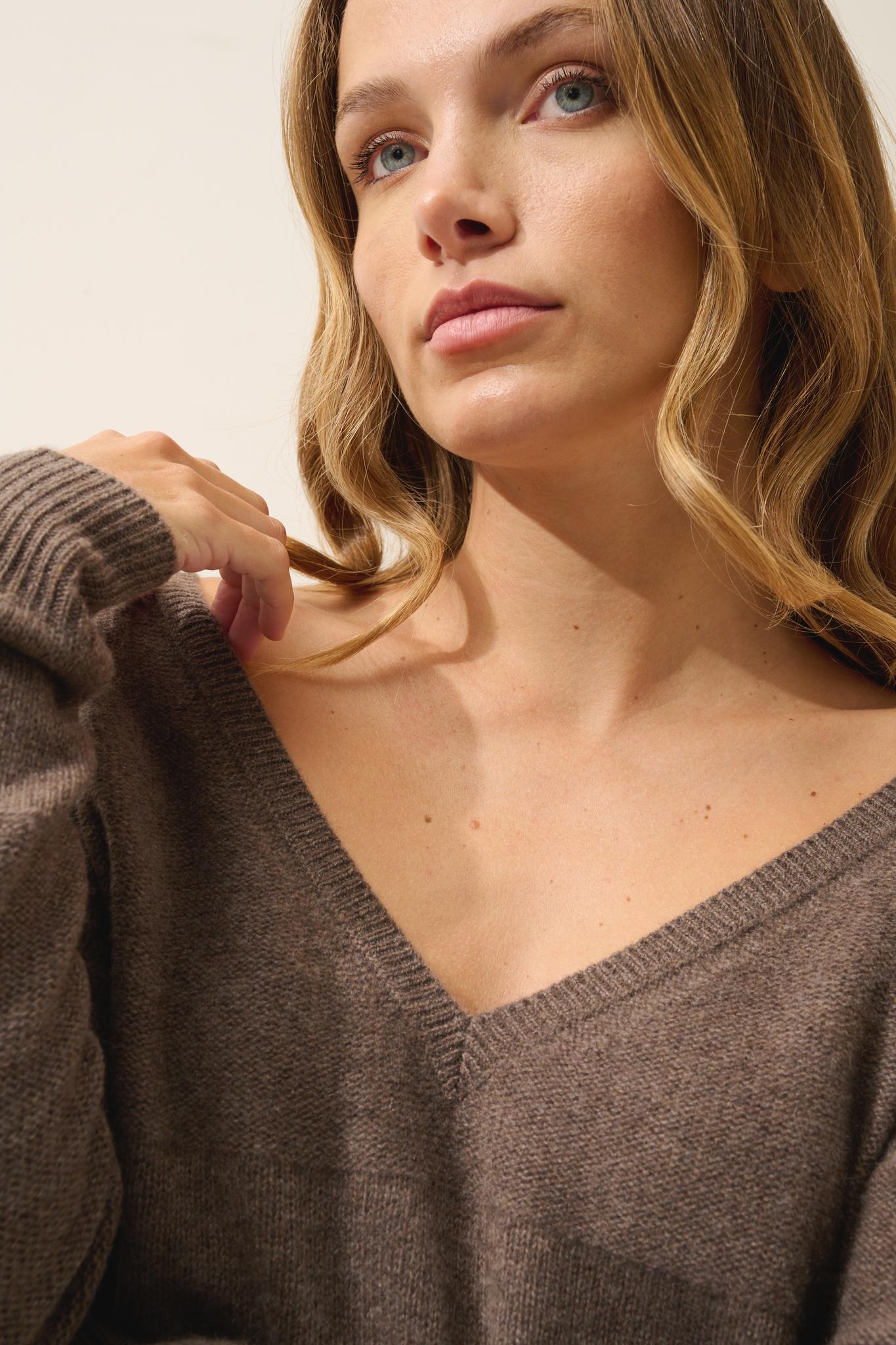 CASSIE pull col v taupe chiné