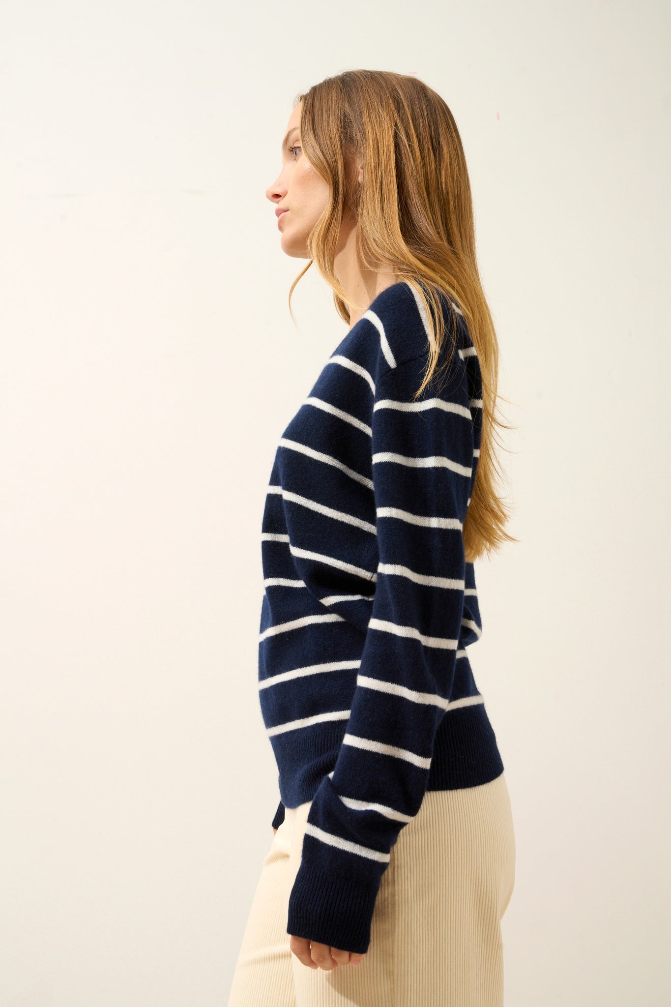CÉLIMÉE two-tone navy/ivory V-neck sweater