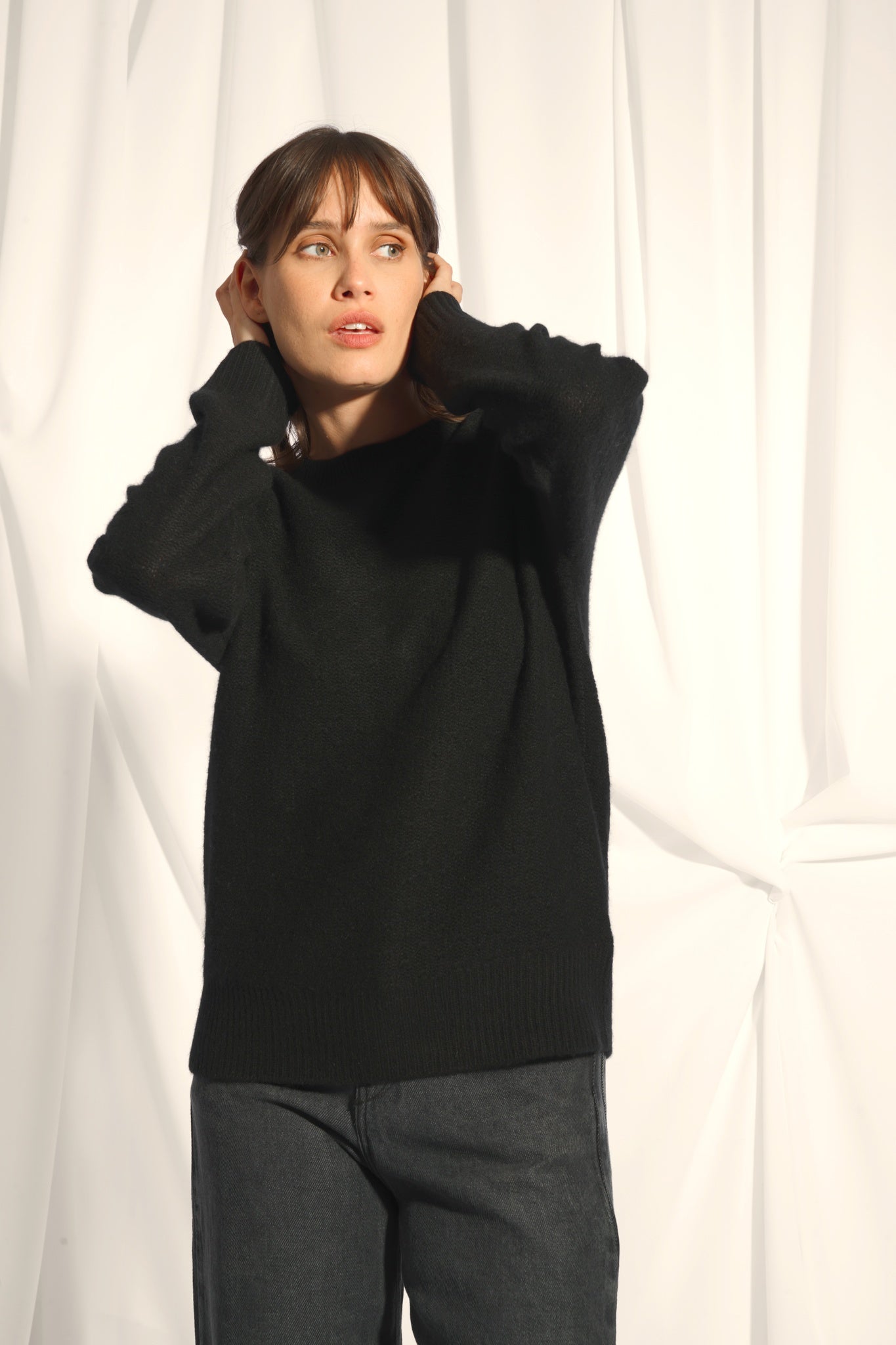 CETAN black crew neck sweater