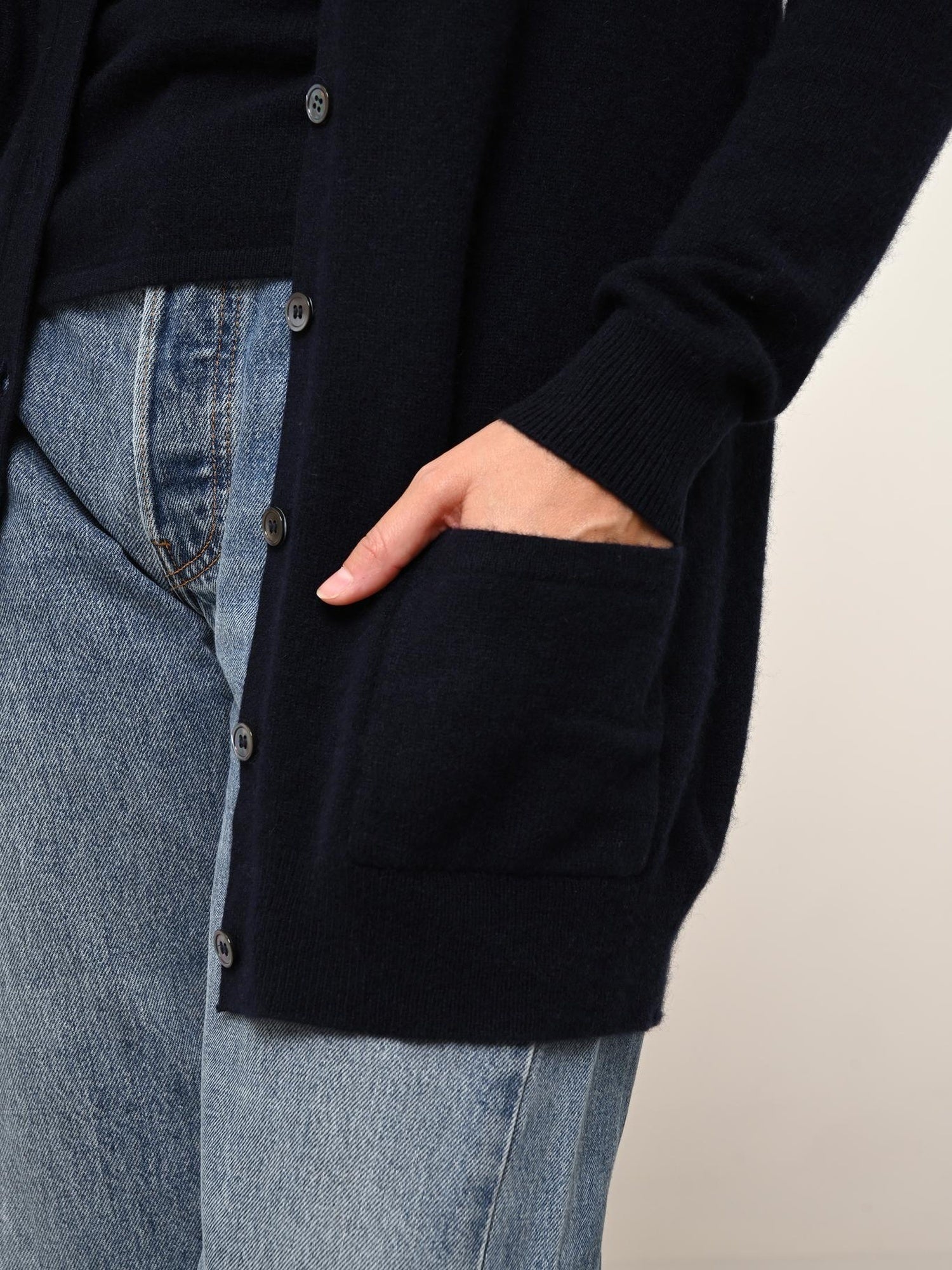 CHELSEA v-neck cardigan navy