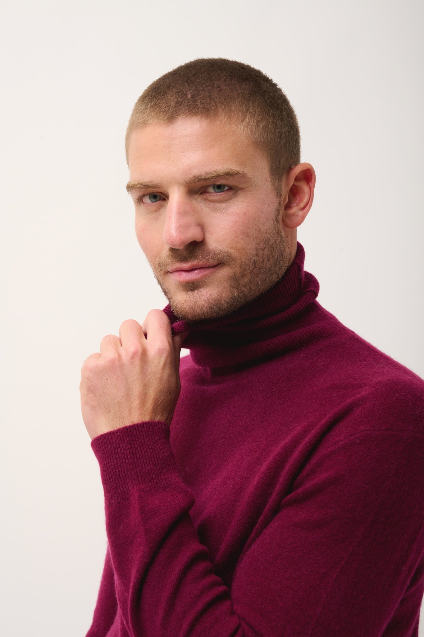 CONNOR pull col roulé bordeaux